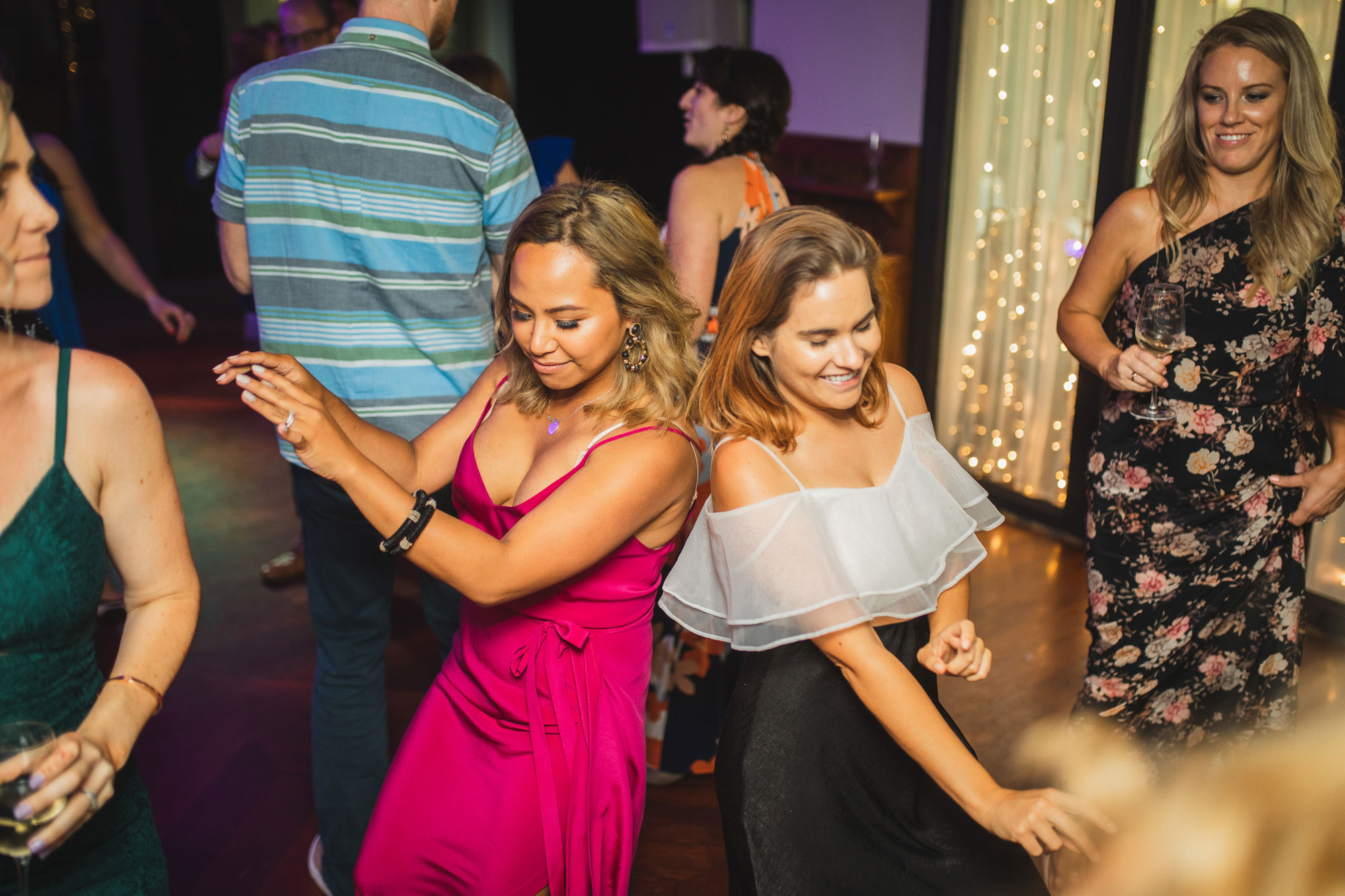 guests dancing at auckland wedding