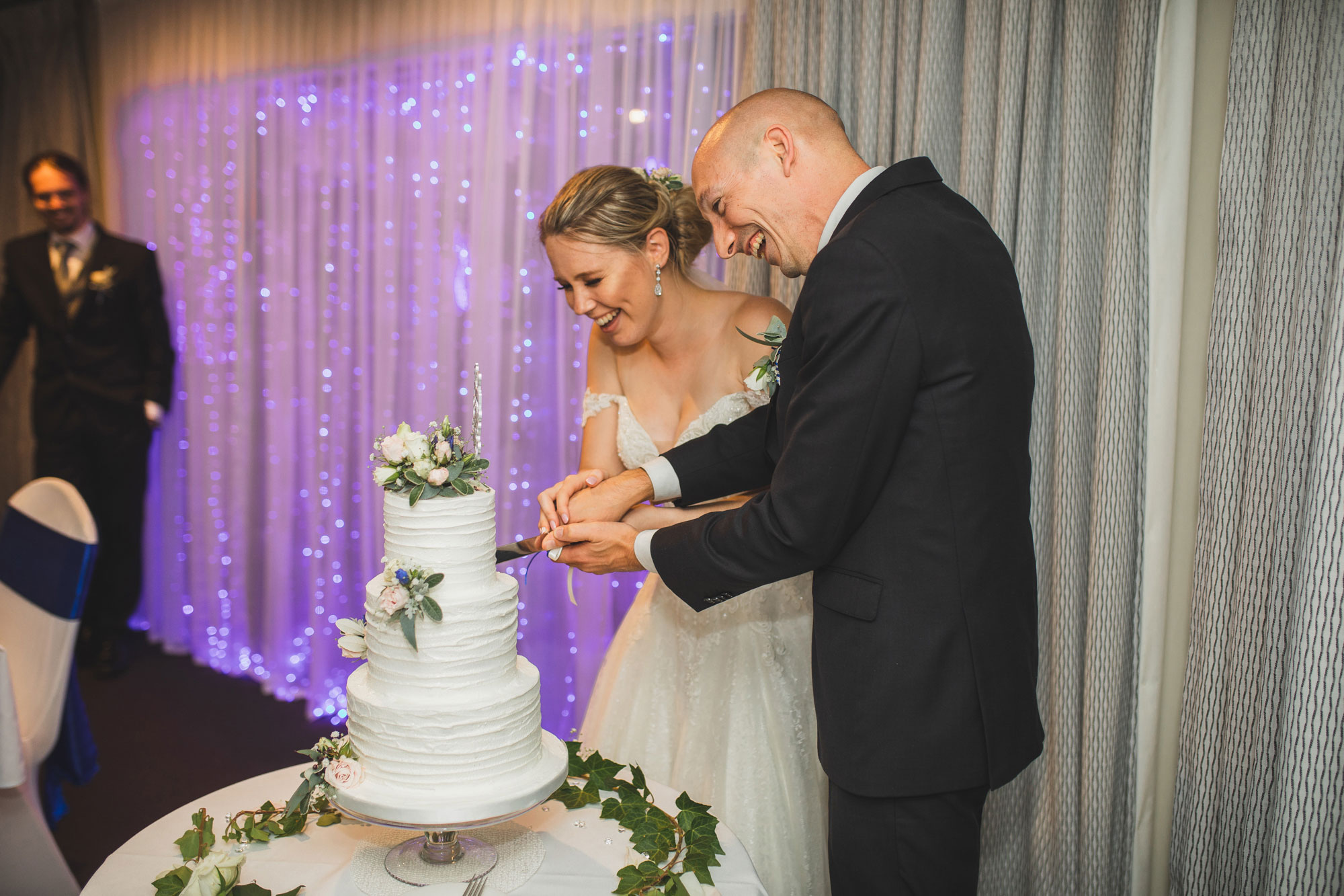 castaways wedding cake cutting