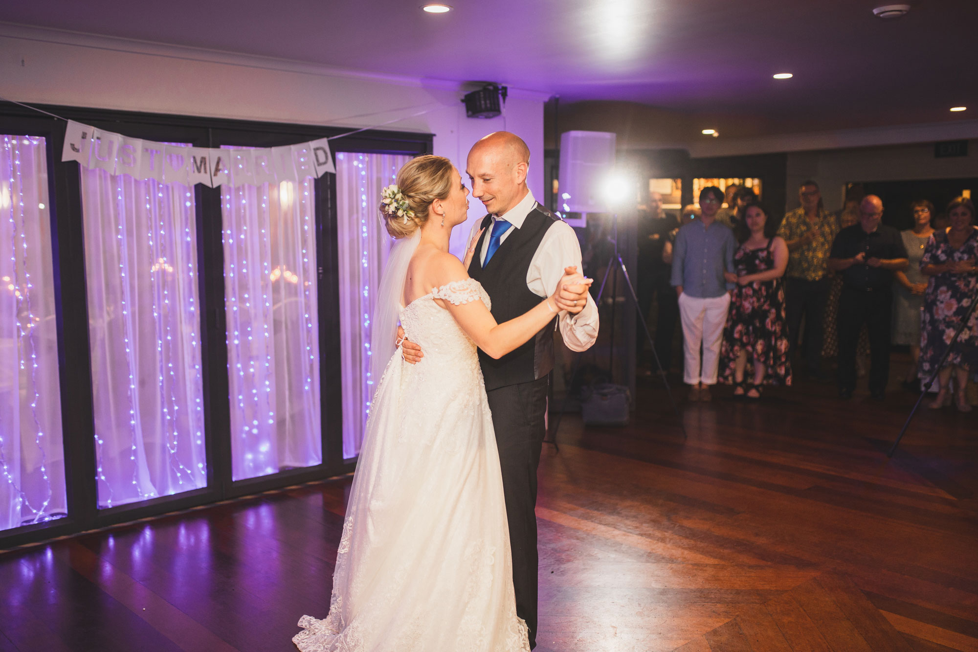 auckland wedding couple first dance