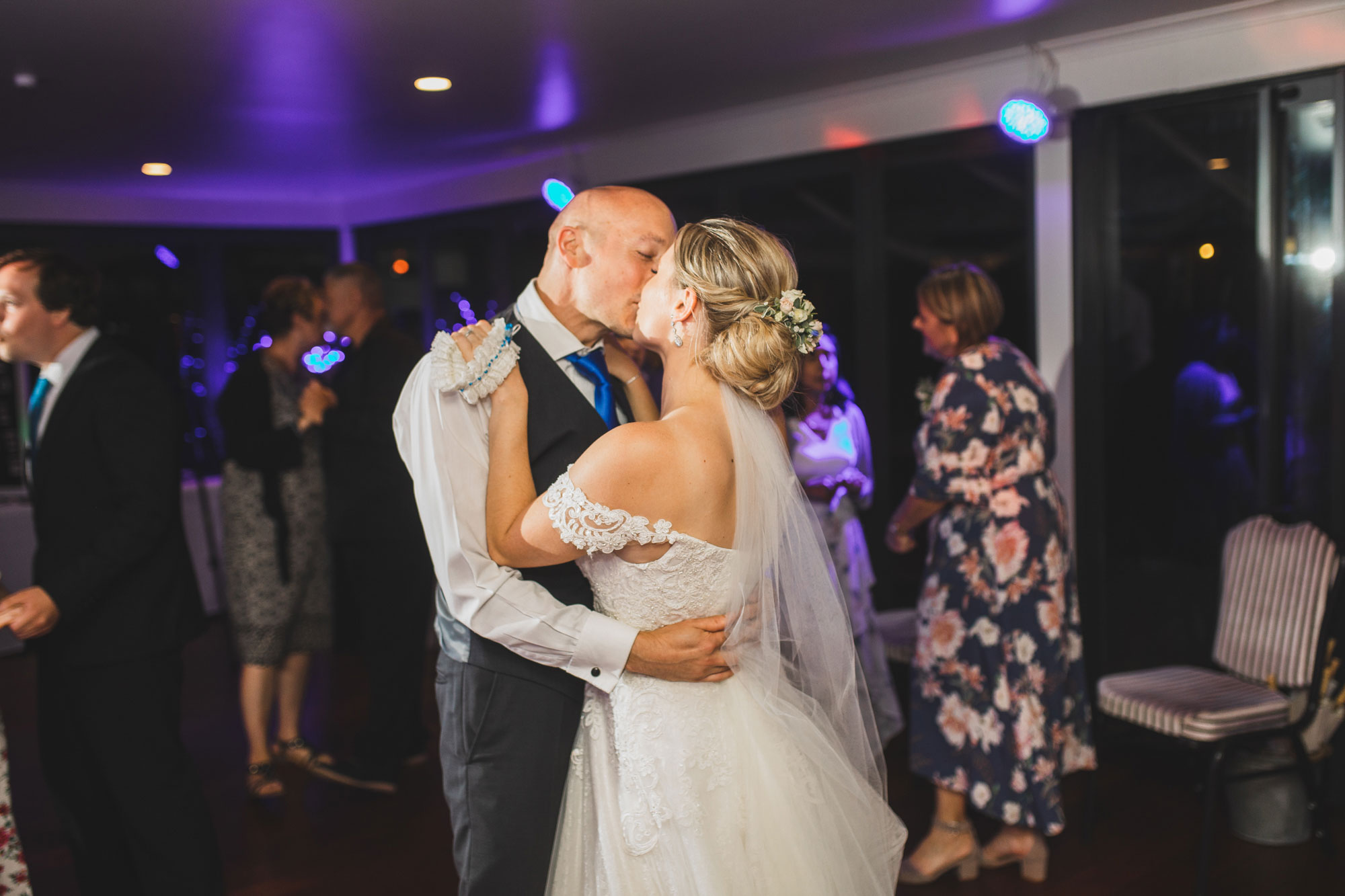 castaways auckland wedding couple dance