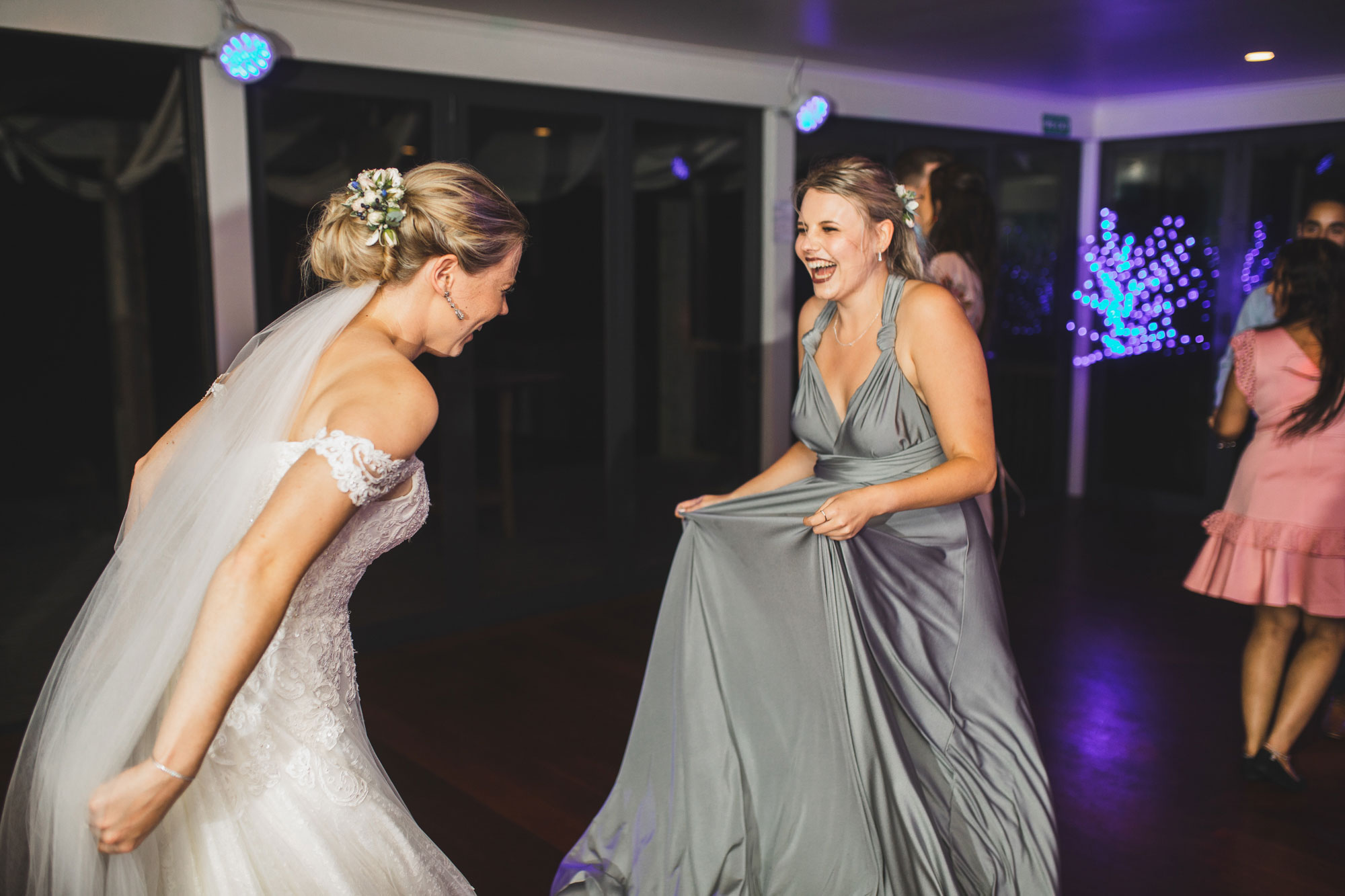 auckland wedding bride and sister