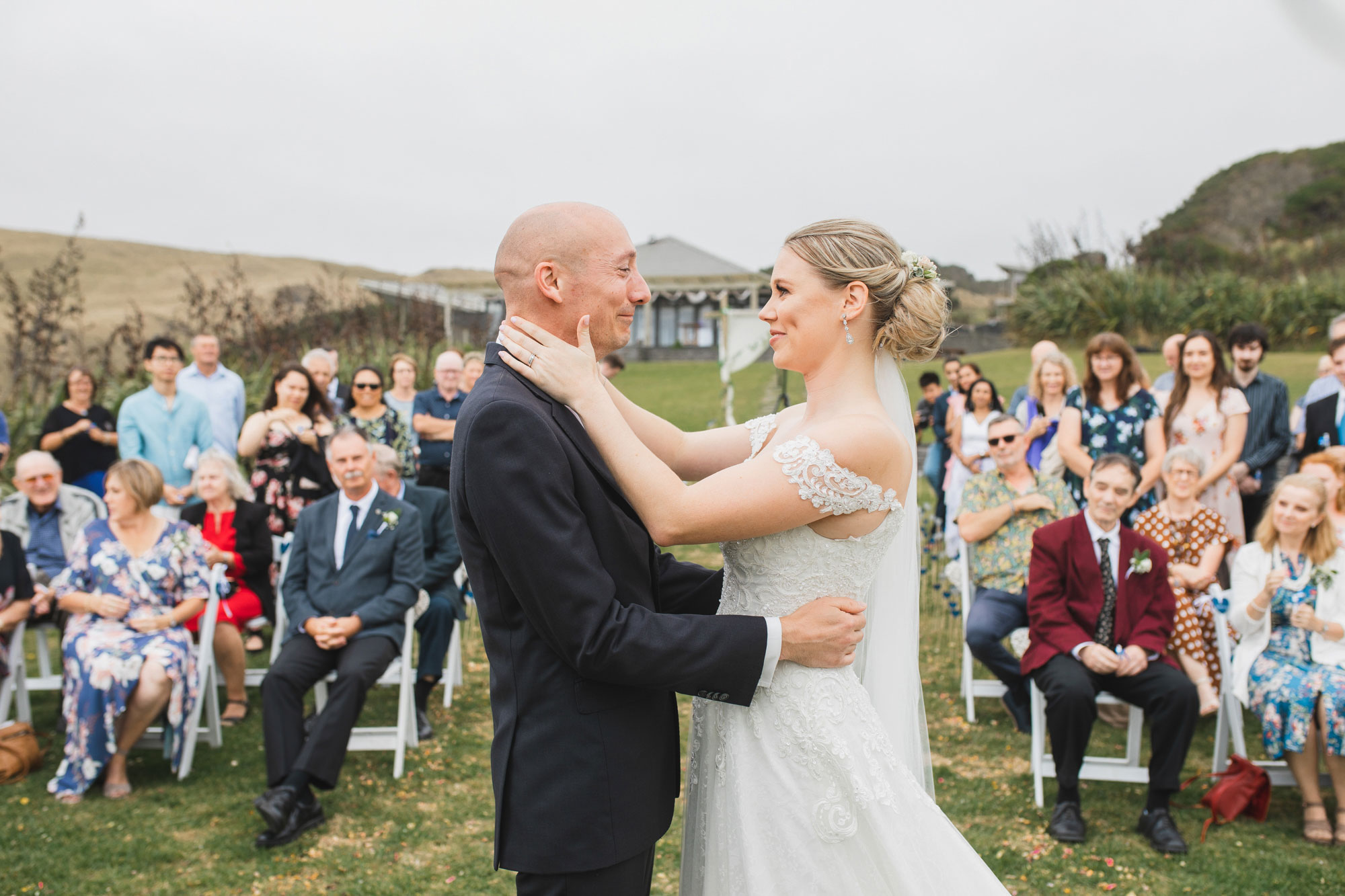 castaways auckland wedding bride and groom first kiss