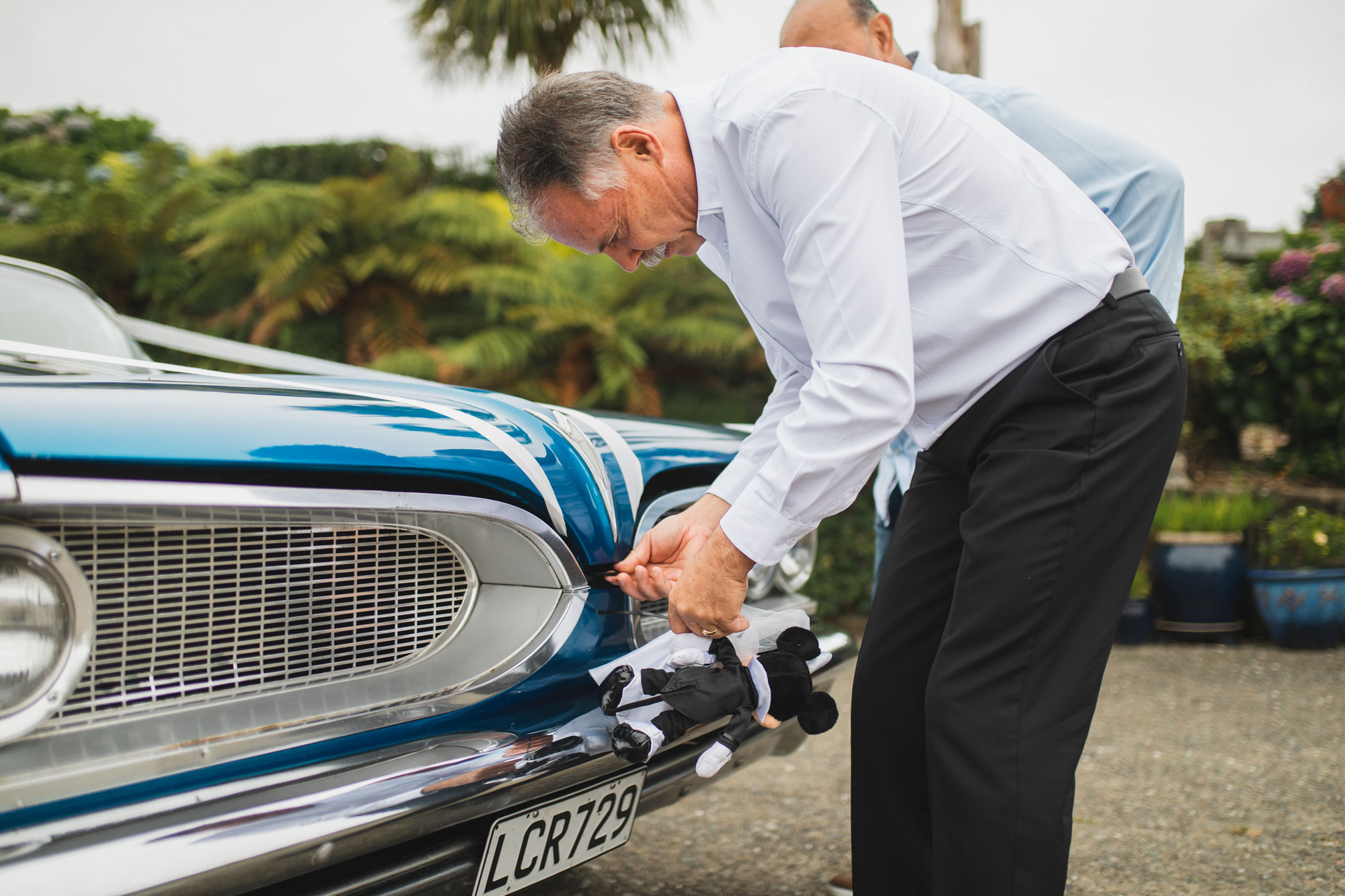 auckland wedding father decorating car