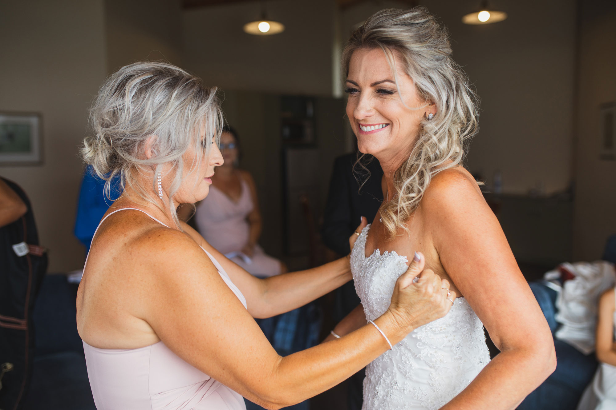 auckland castaways wedding bride getting ready