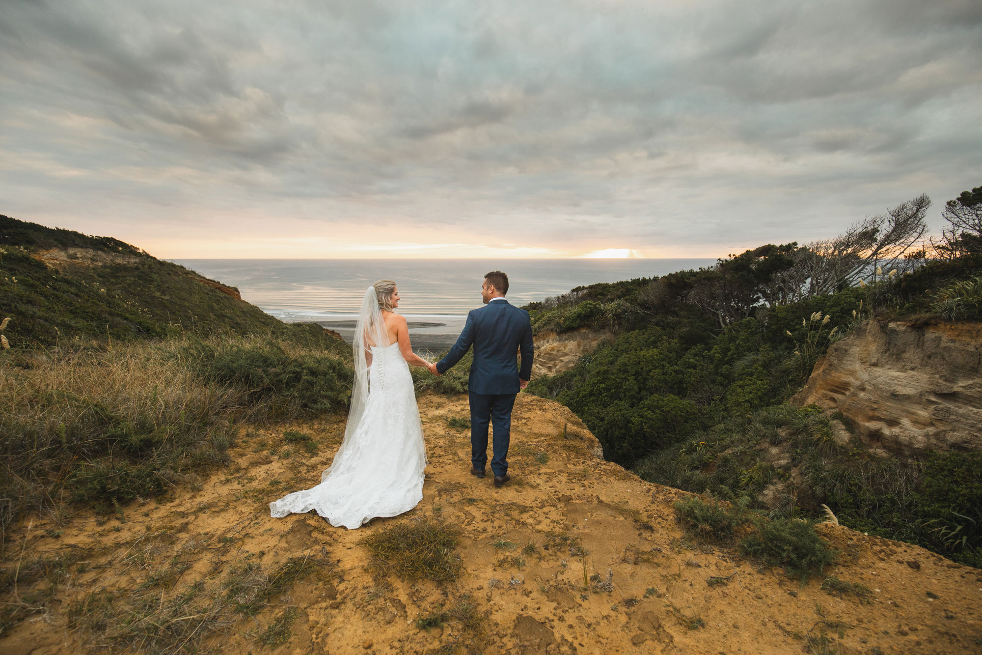 auckland castaways wedding couple sunset photo