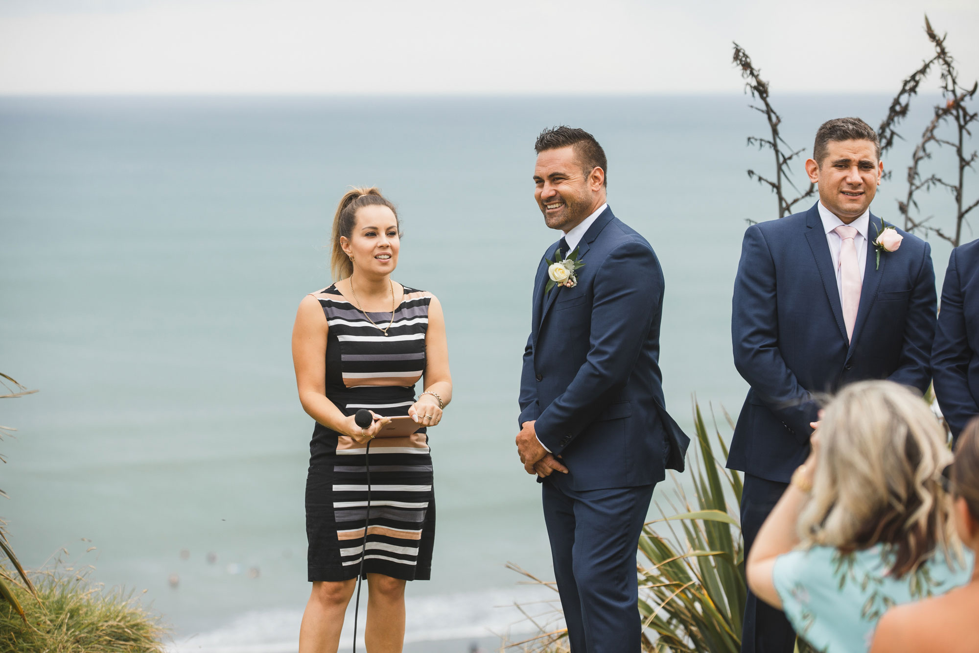 auckland castaways wedding groom and celebrant