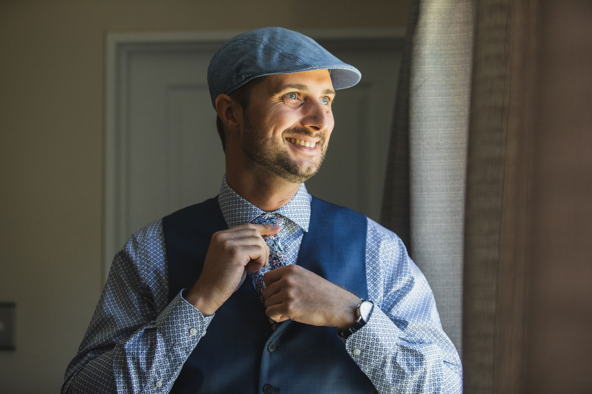 mt. potts lodge wedding groom portrait