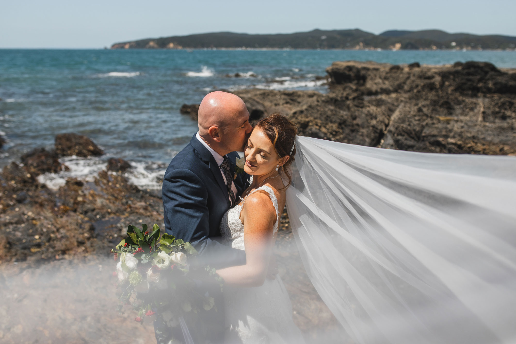 tawharanui regional park wedding picture