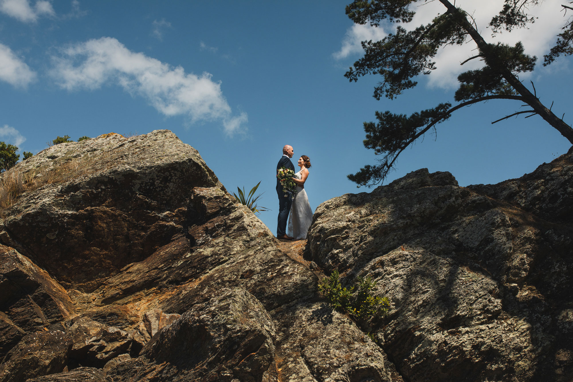 tawharanui regional park wedding photo