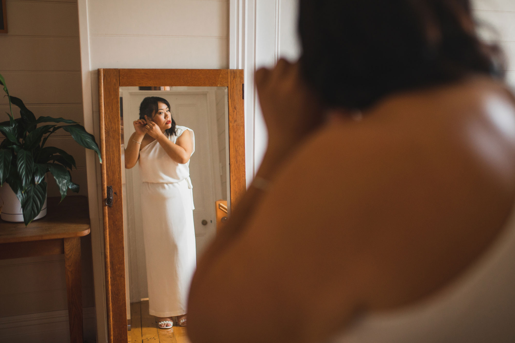 auckland wedding bride putting on ear ring