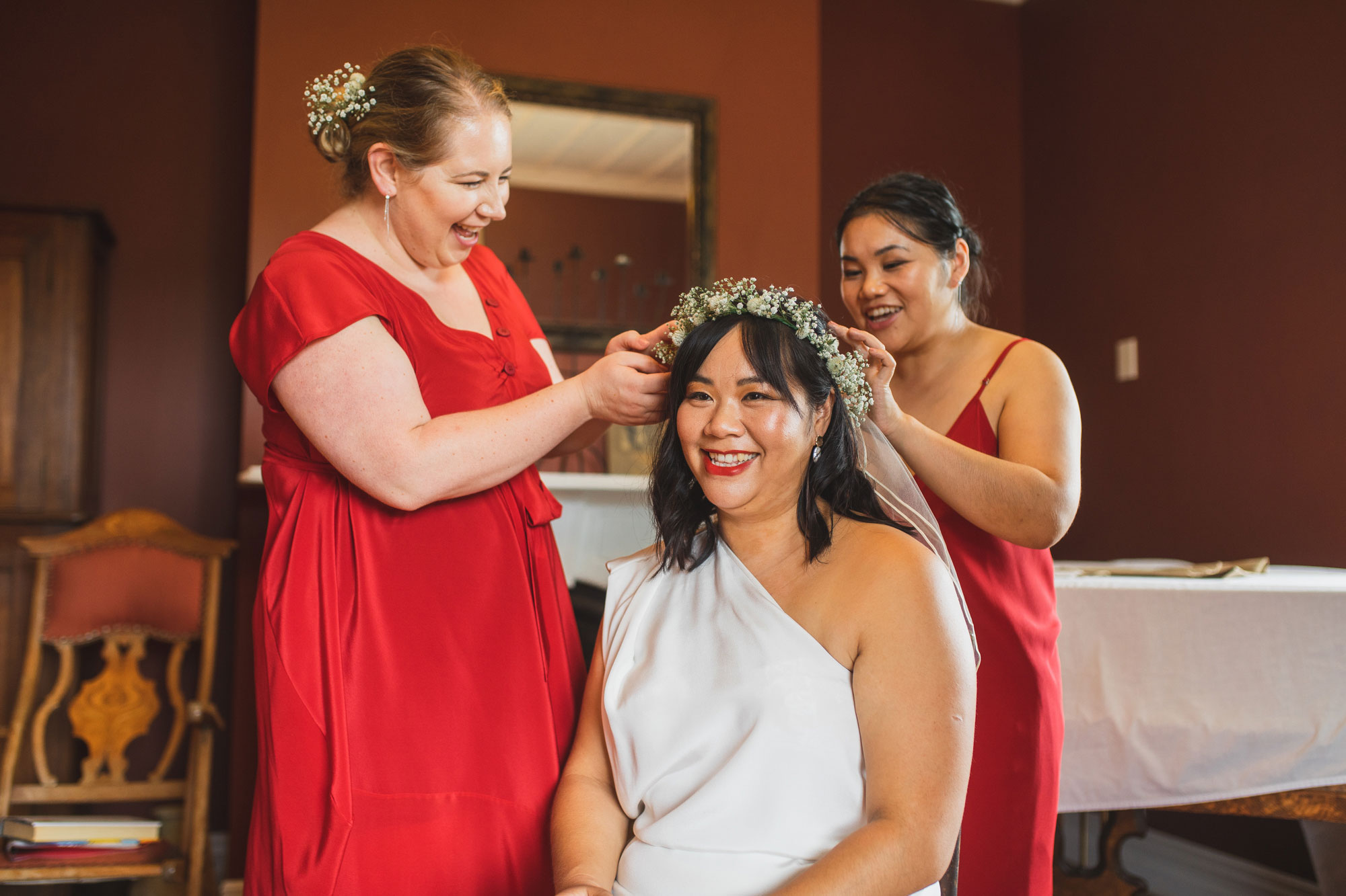 auckland wedding bride doing hair