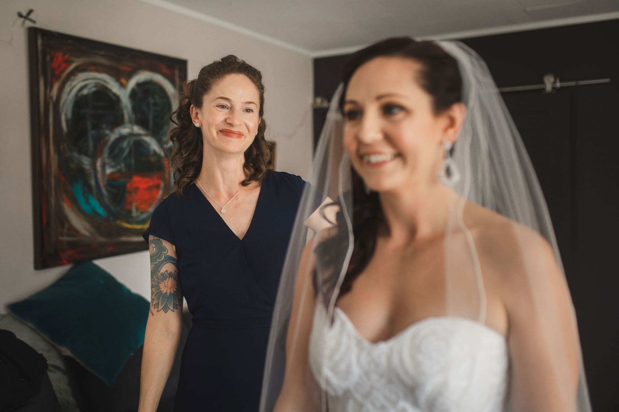 bride and her sister