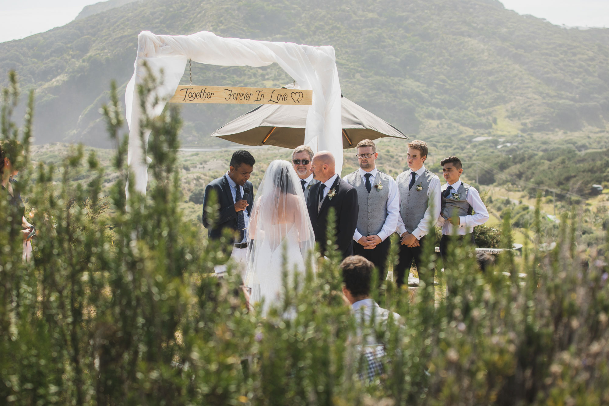 bethells beach cottages wedding ceremony