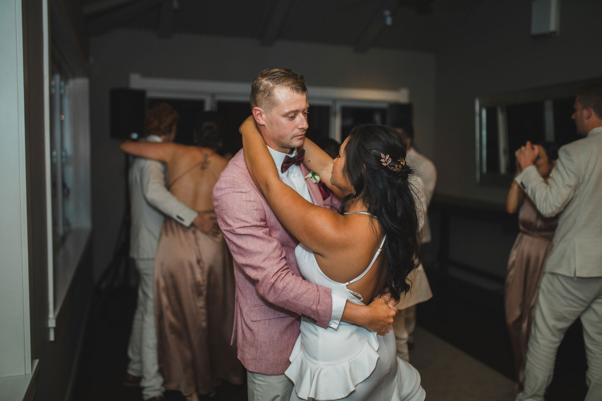 hawke's bay wedding bride and groom first dance