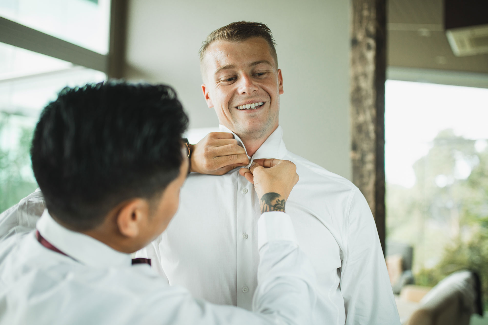 hawke's bay wedding groom suiting up