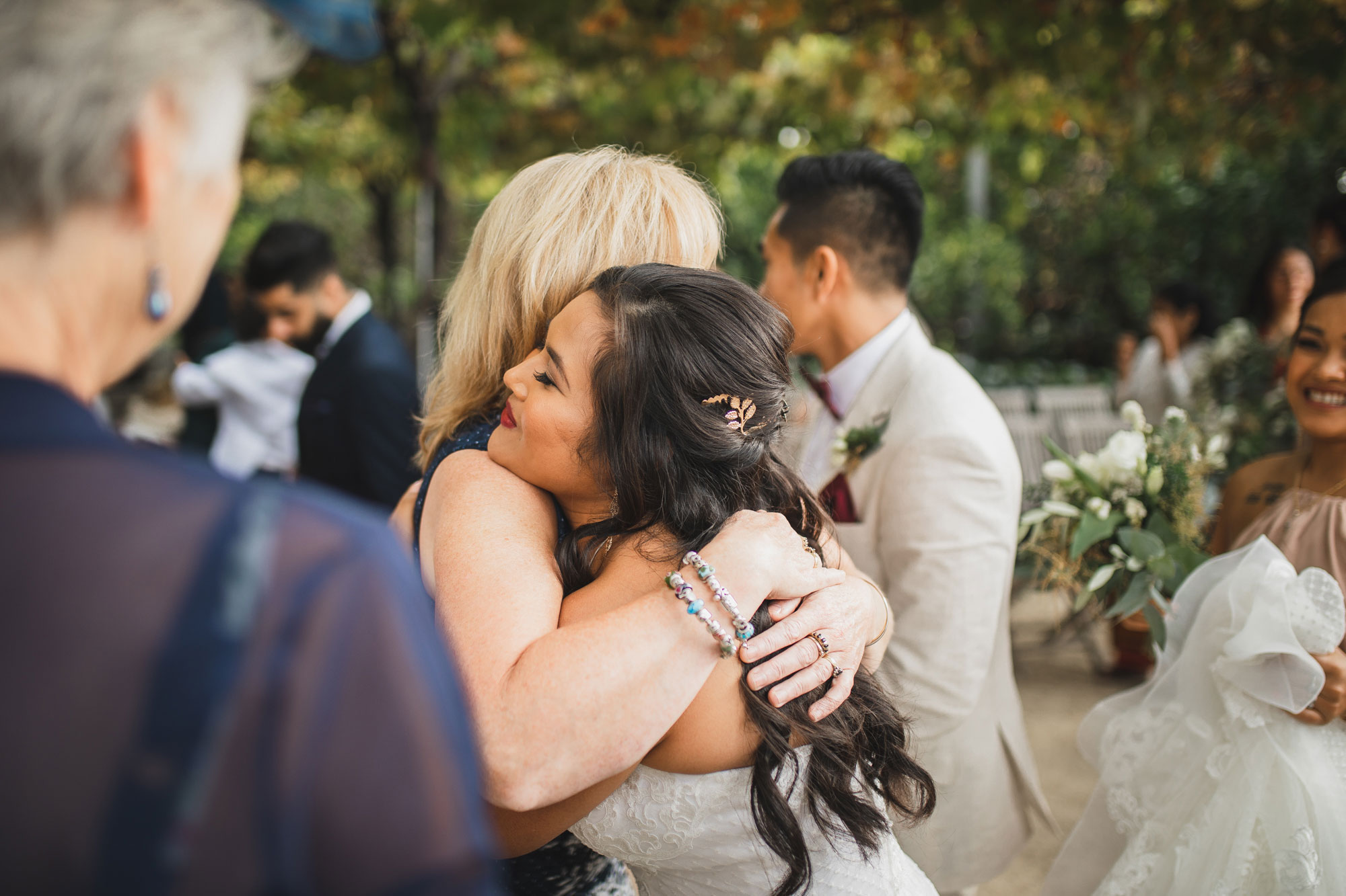 hawke's bay wedding bride hugging family