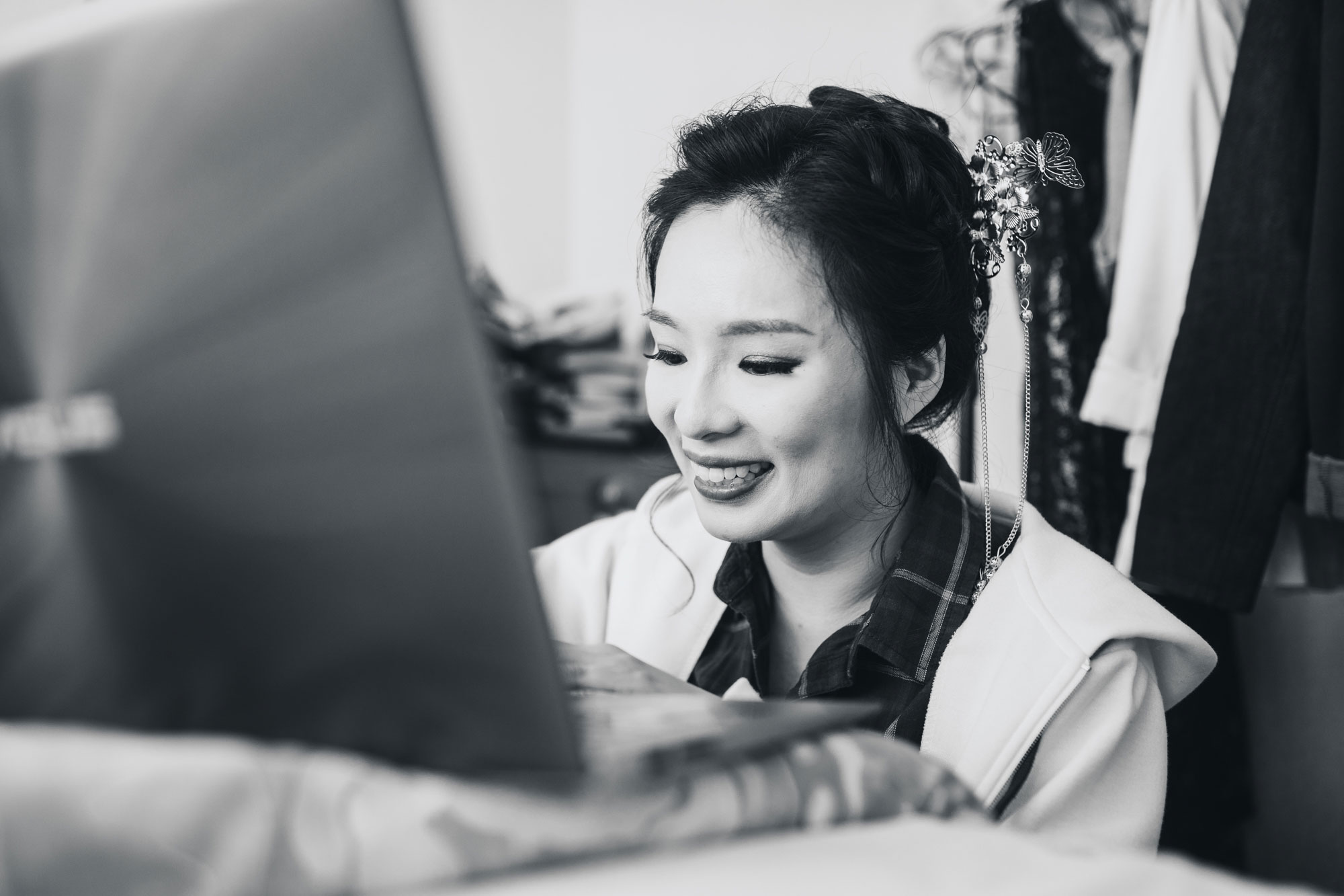 bride writing her vows