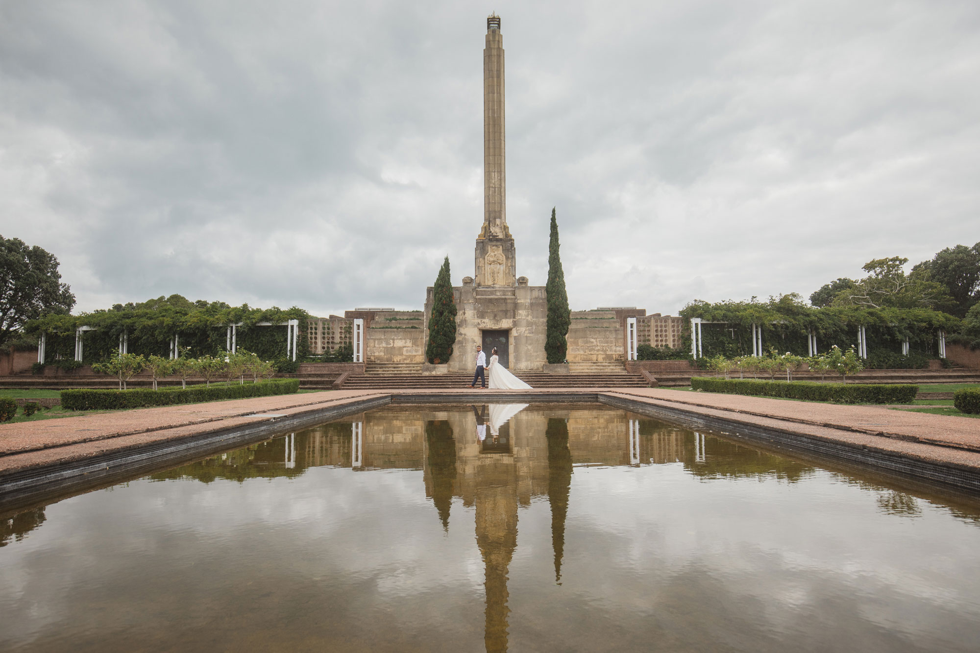 epic reflection of bride and groom at bastion point auckland