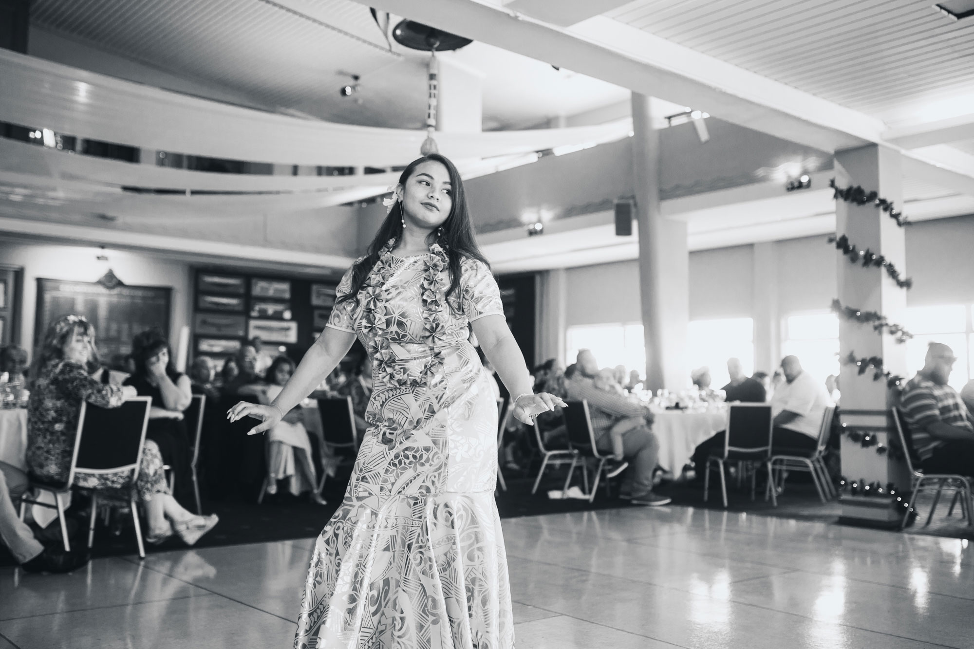 girl performing at auckland wedding