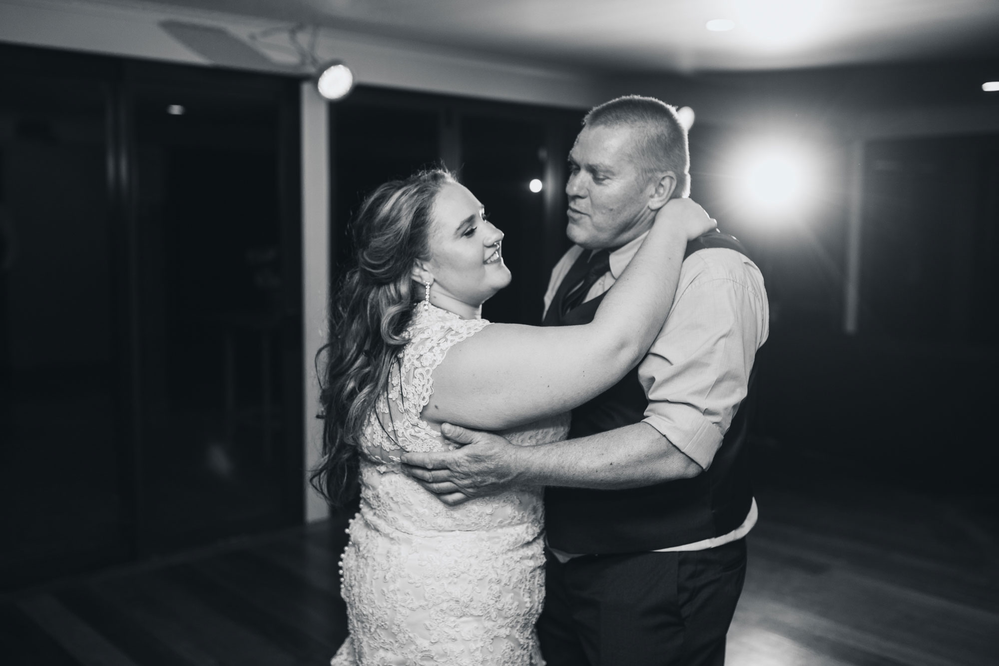 father daughter dance at the wedding