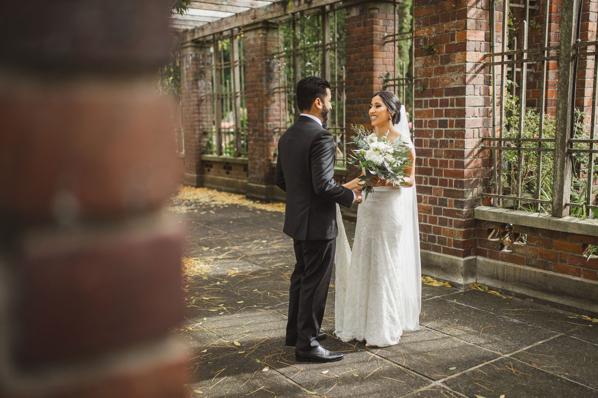 bride and groom first look auckland