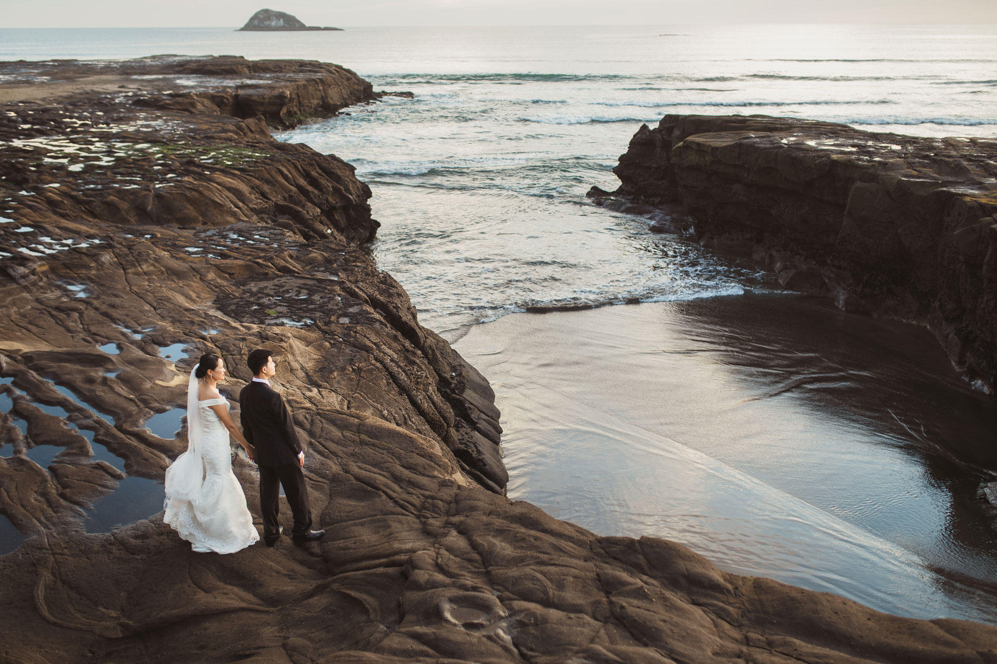 muriwai beach wedding photo