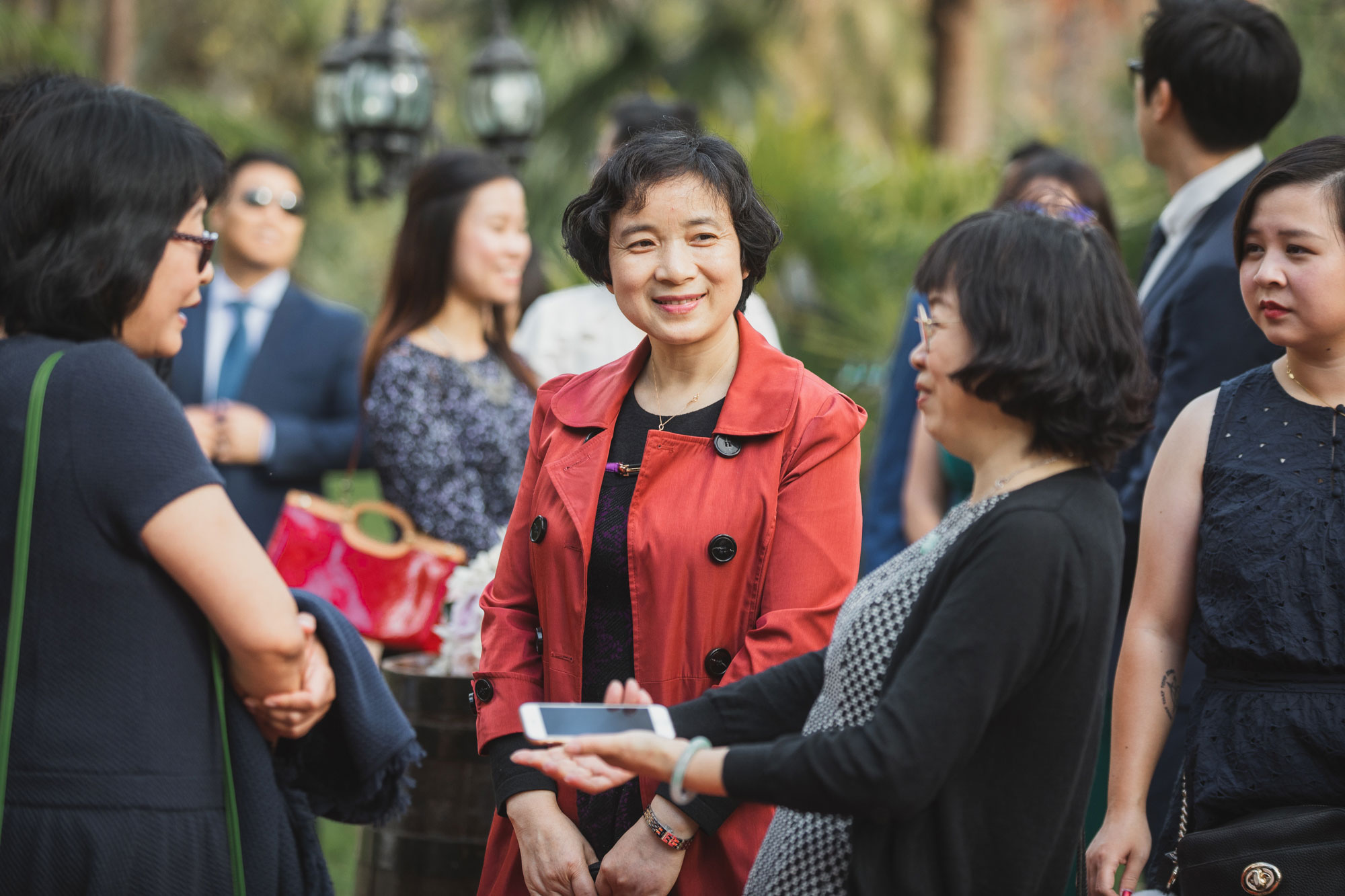 people chatting at the wedding ceremony