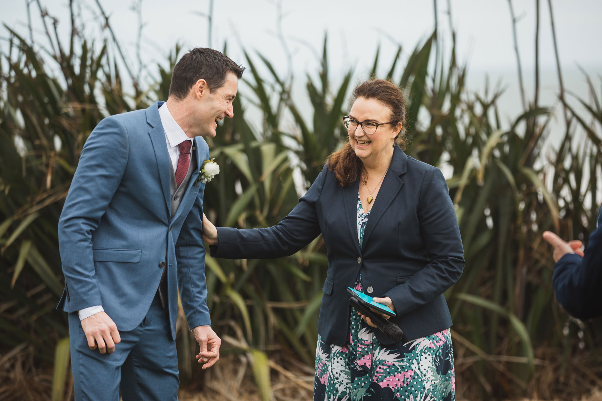 groom chatting with the celebrant