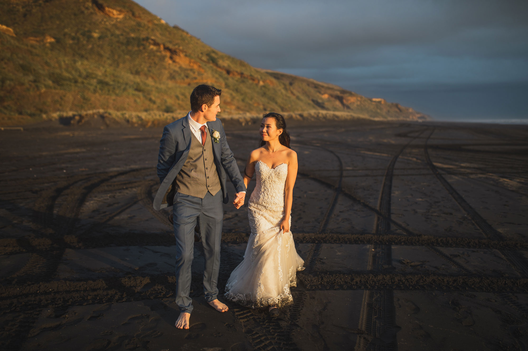 wedding photo by the beach at castaways resort