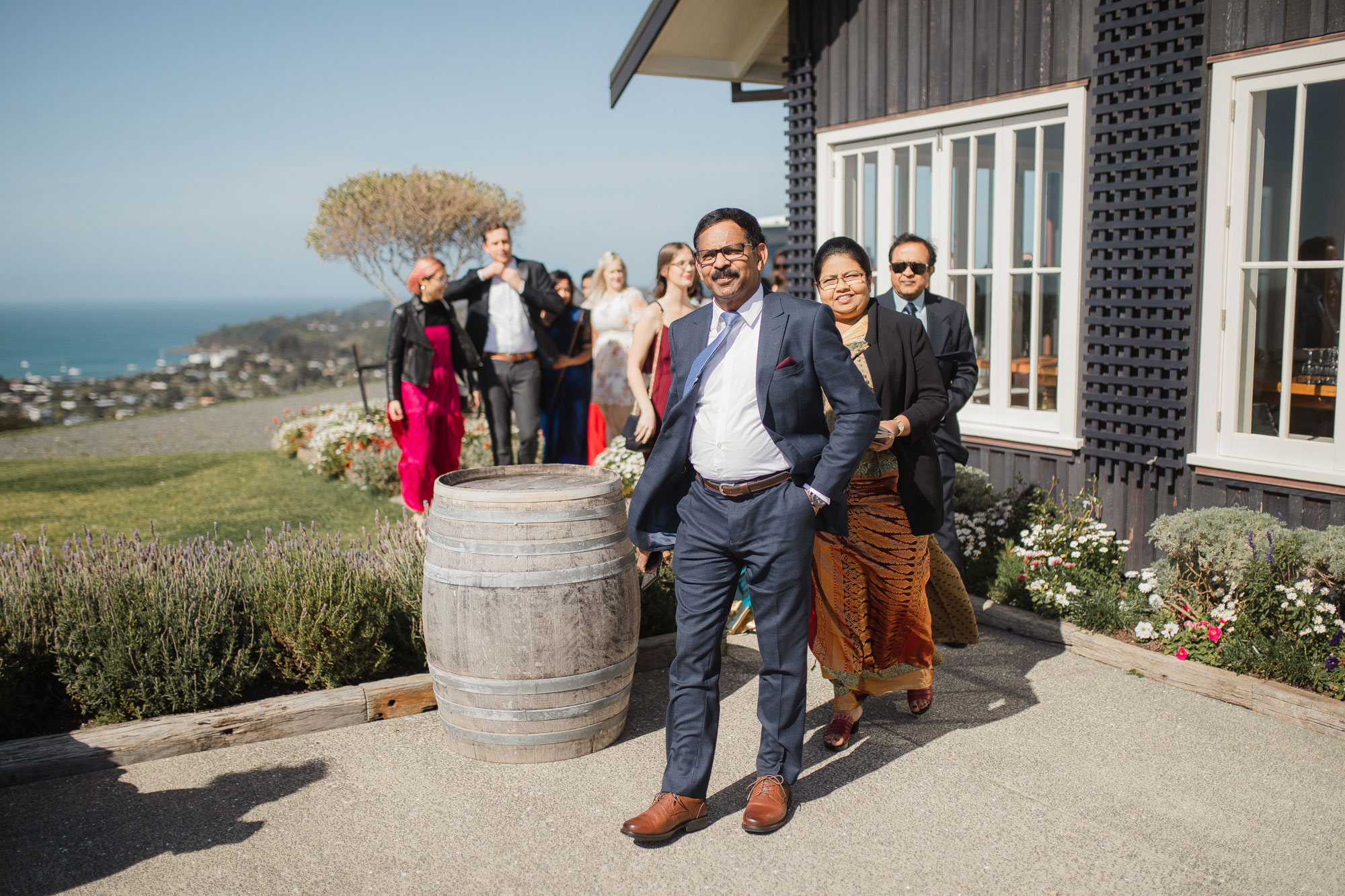 wedding guests arriving at mudbrick lodge