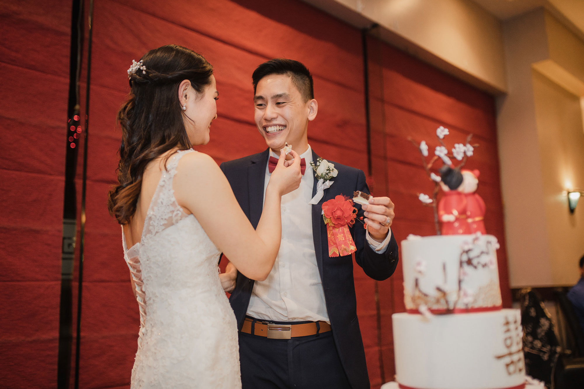 wedding cake cutting