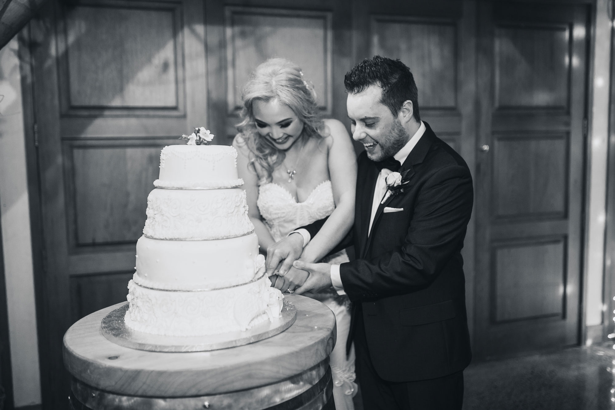 wedding cake cutting