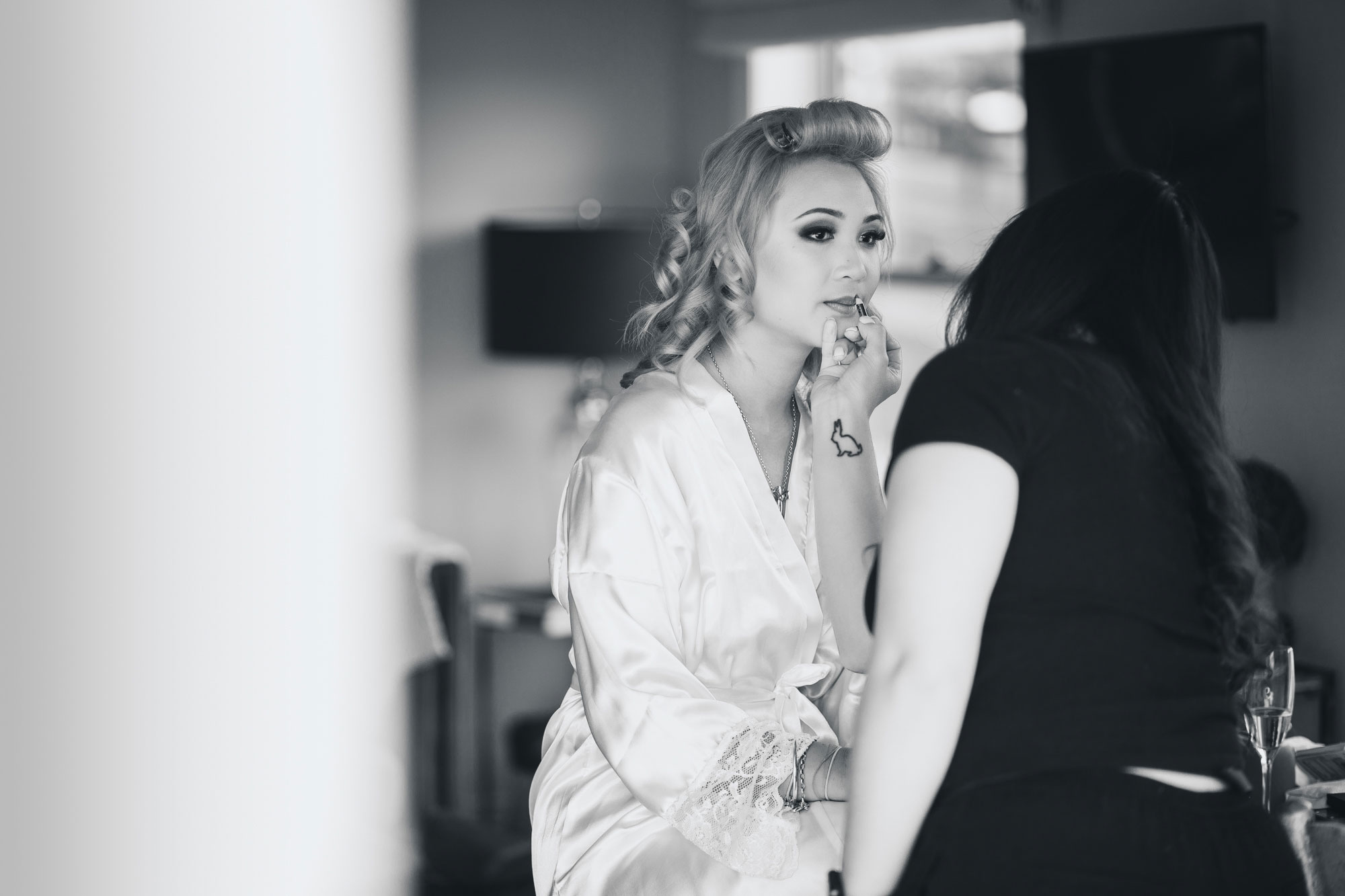 auckland bride getting make-up done