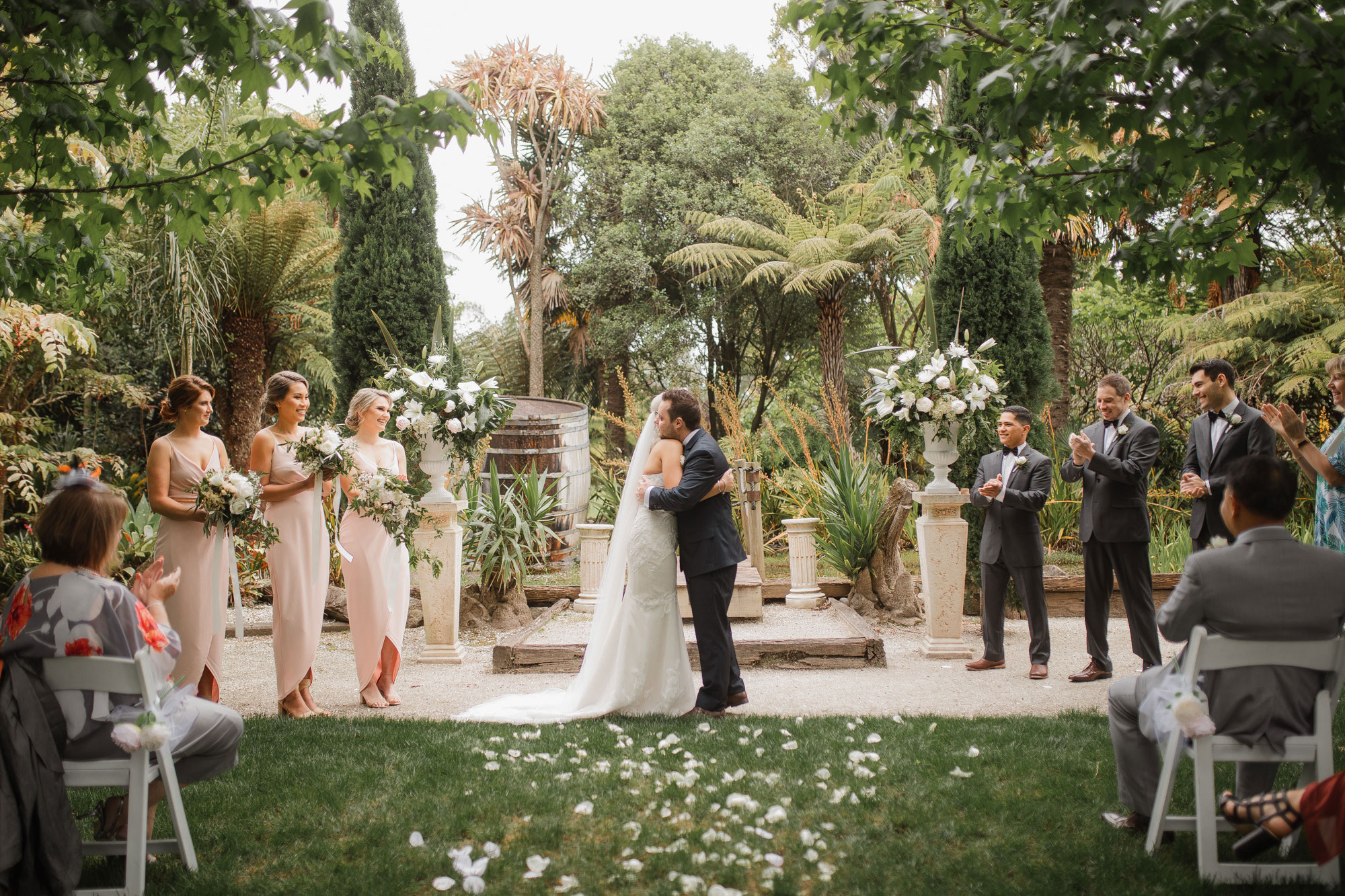 auckland wedding first kiss