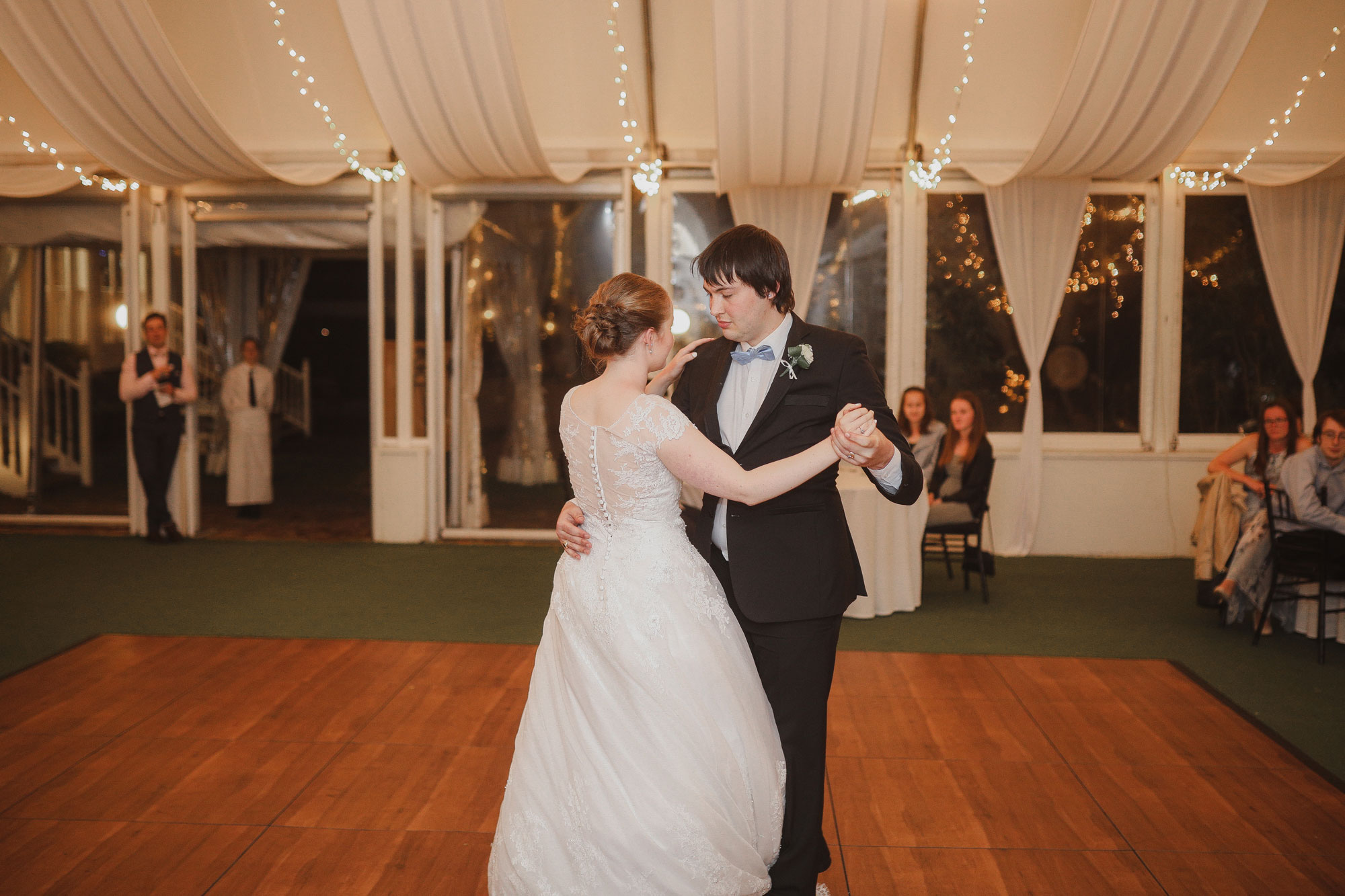 wedding couple first dance