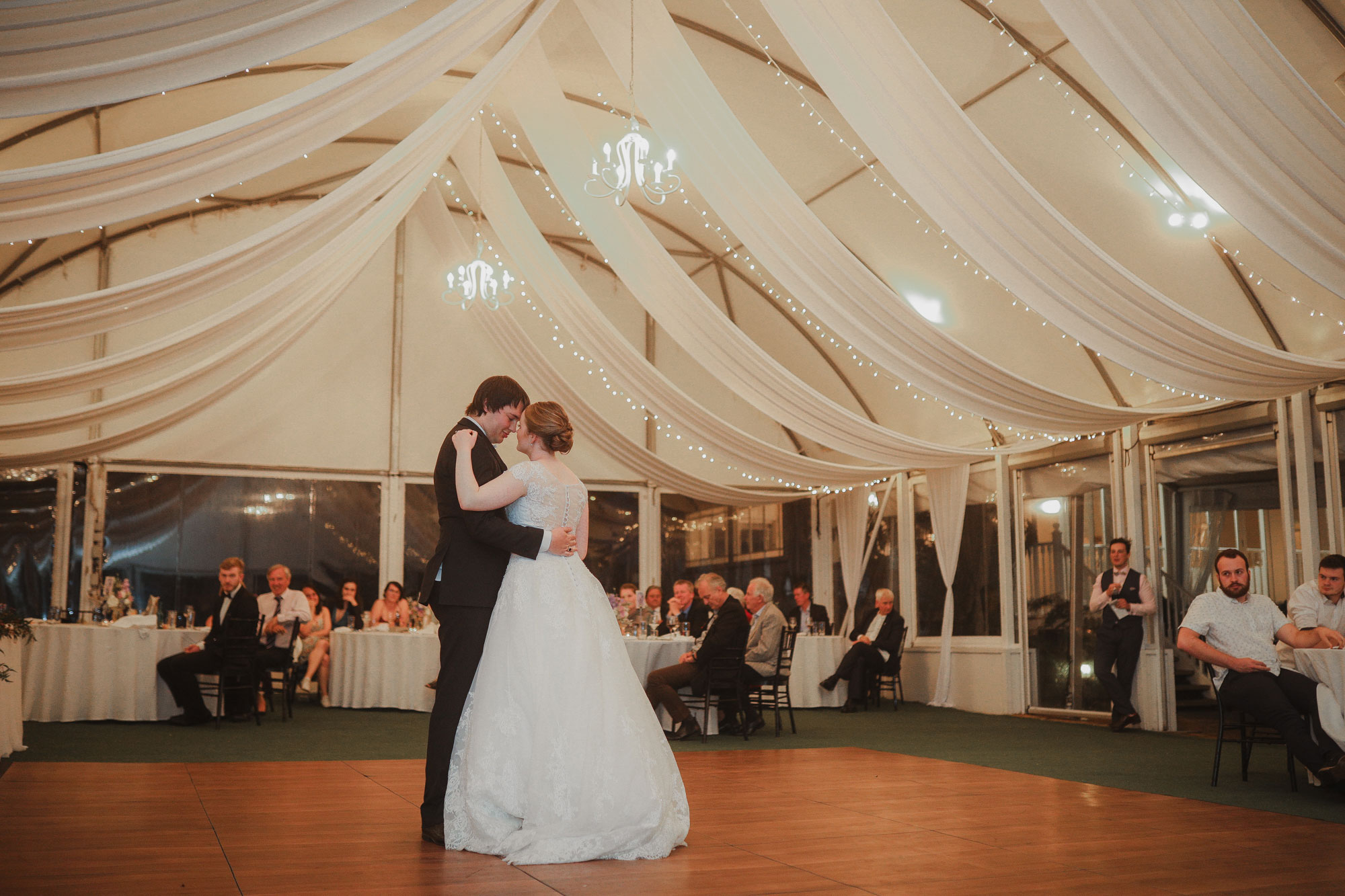 couple first dance allely estate