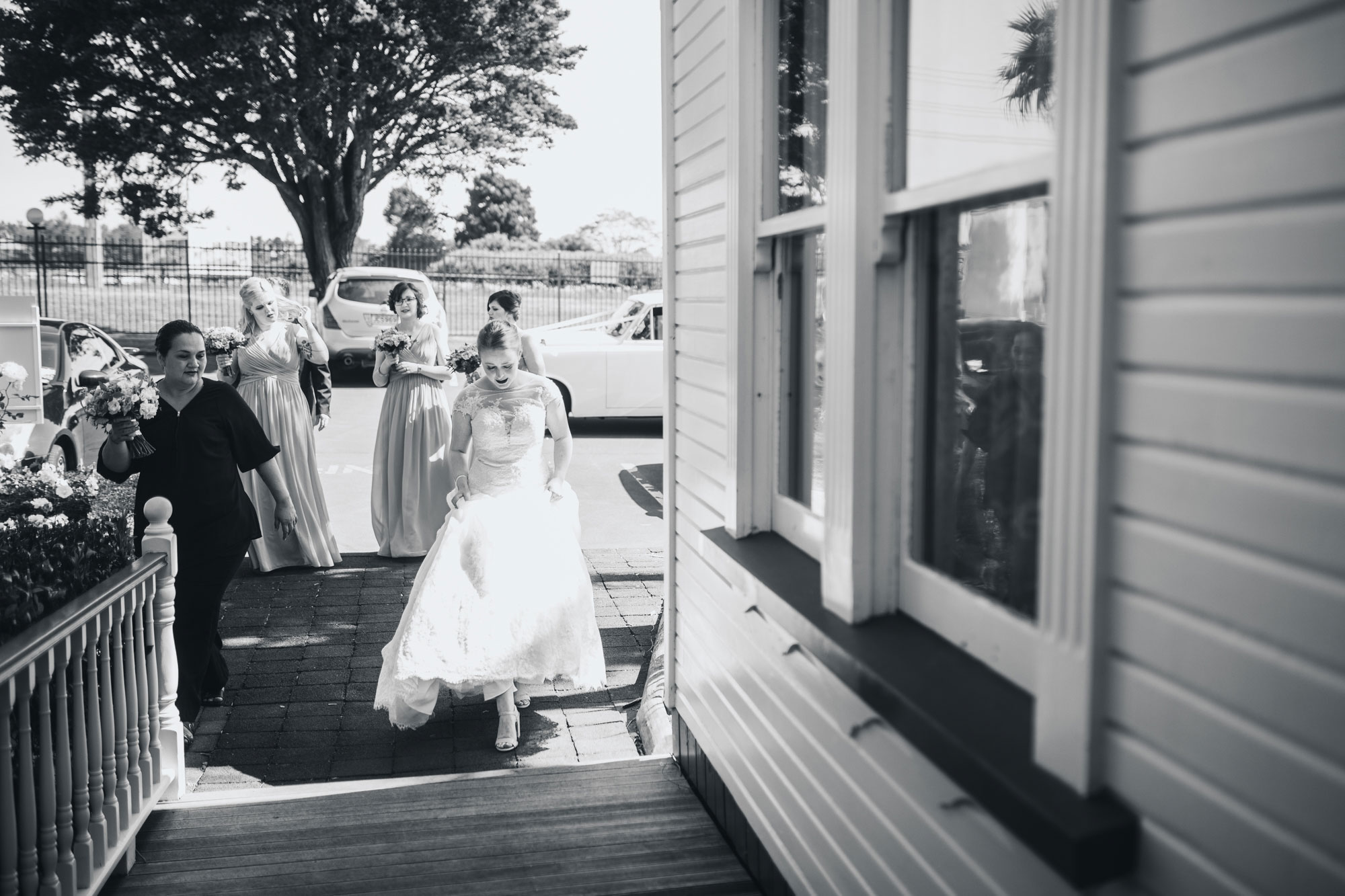 auckland bride arriving at Allely Estate