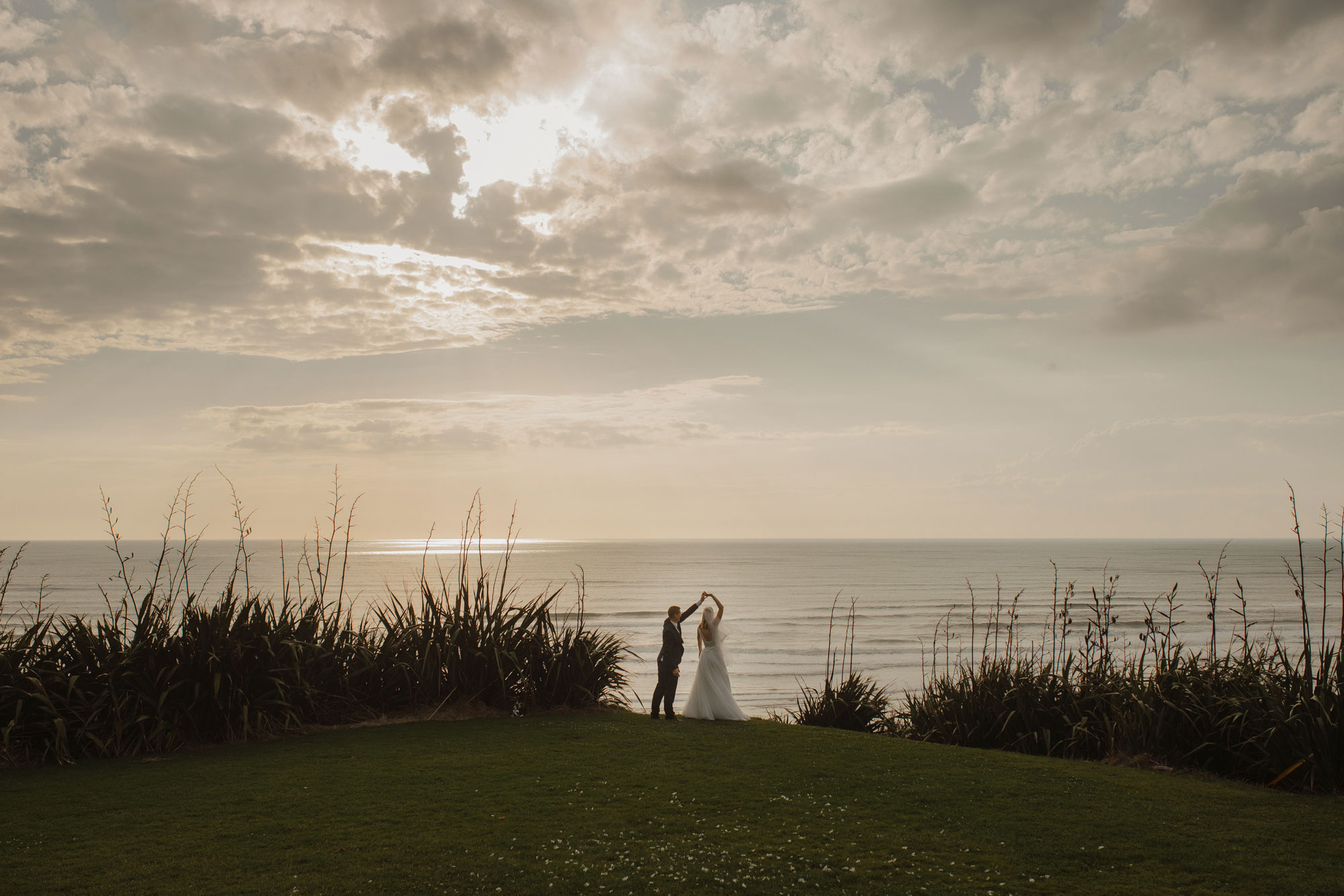 couple sunset wedding photo
