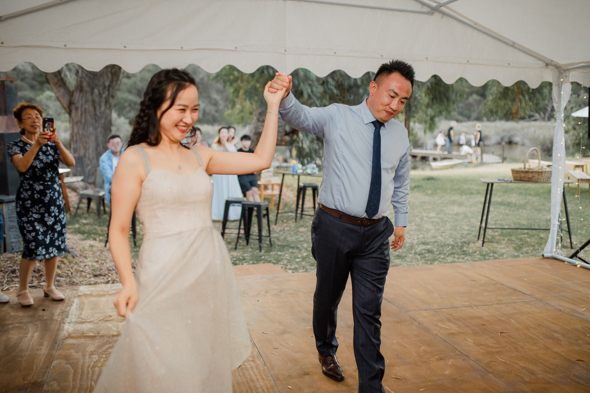 auckland wedding couple first dance