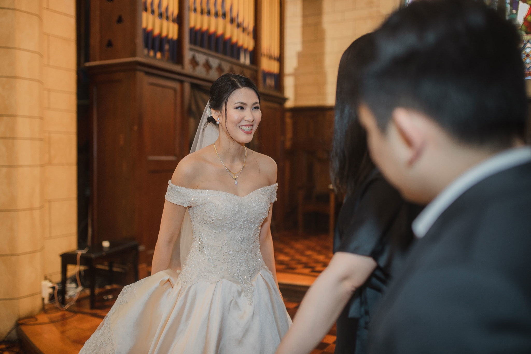 auckland bride chatting with wedding guests