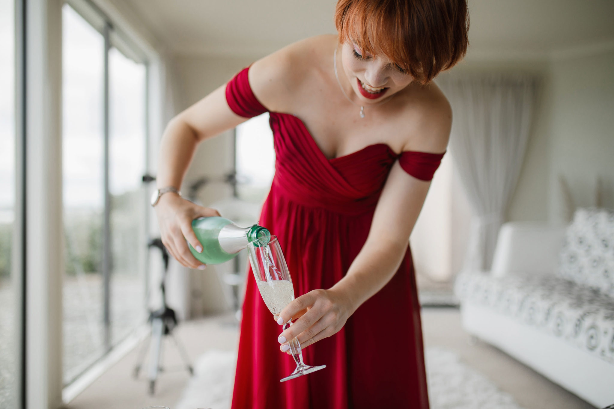 bridesmaid pouring champagne