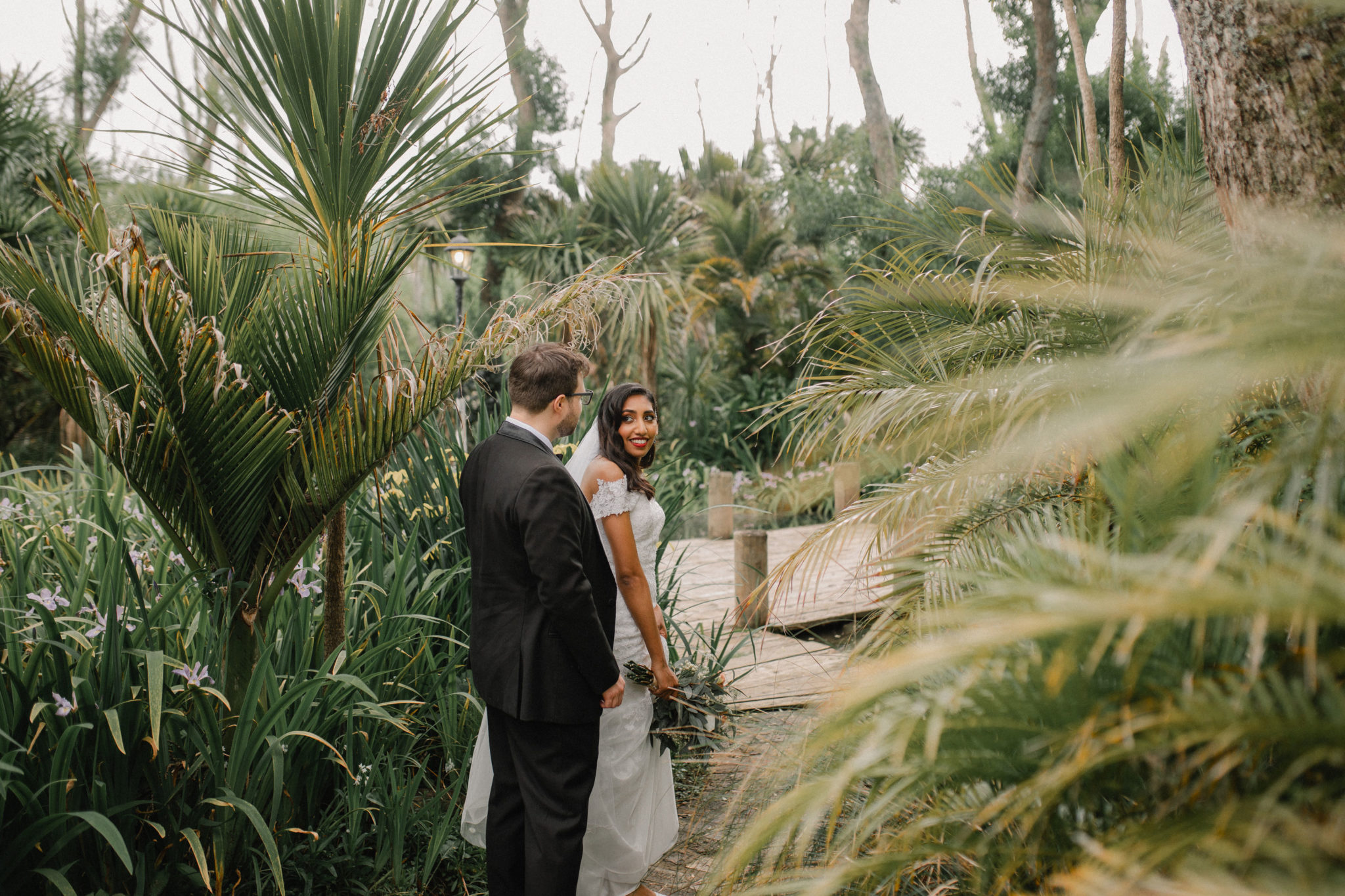 bride and groom photos at settlers manor