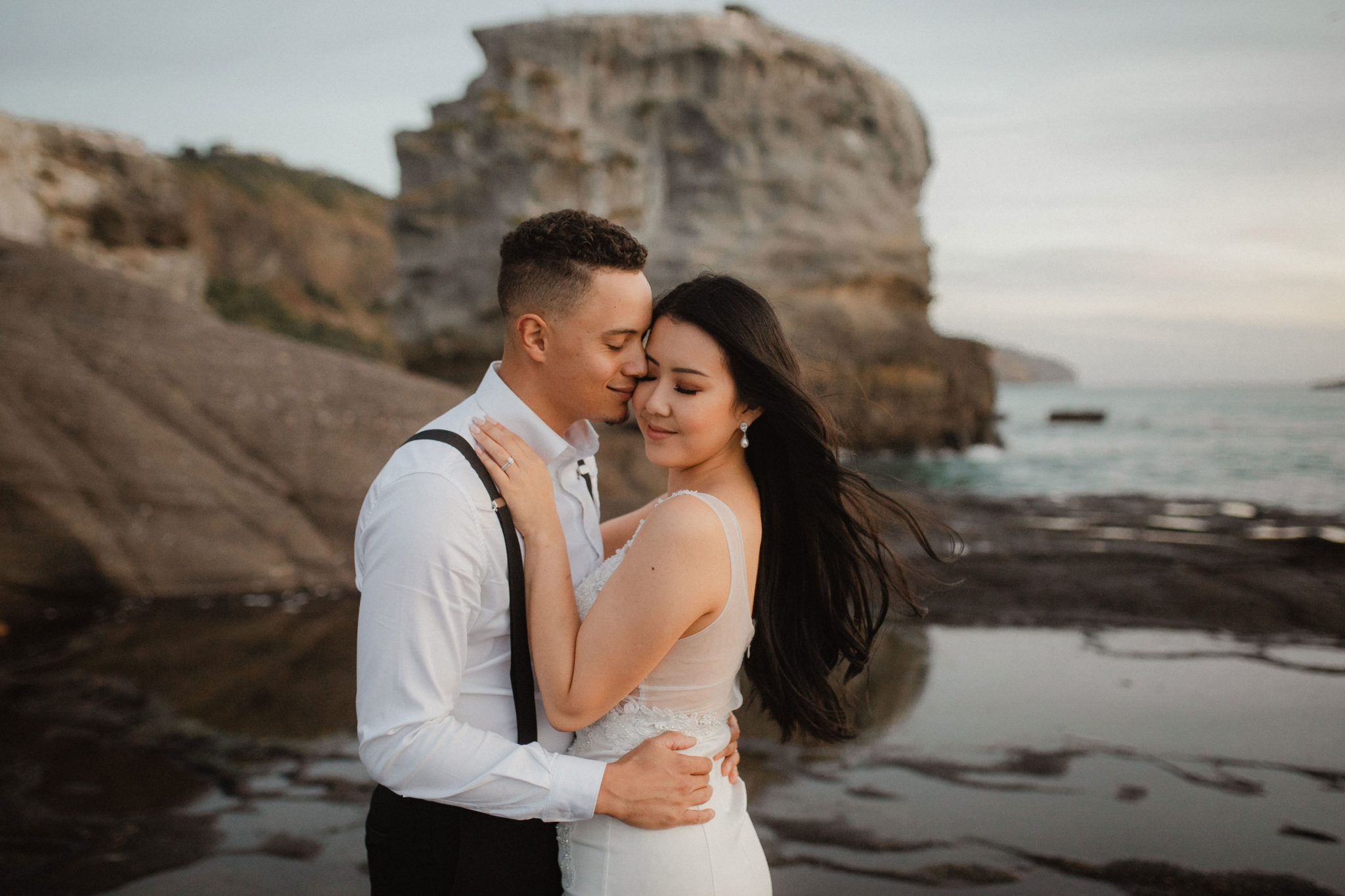 bride and groom romantic photo