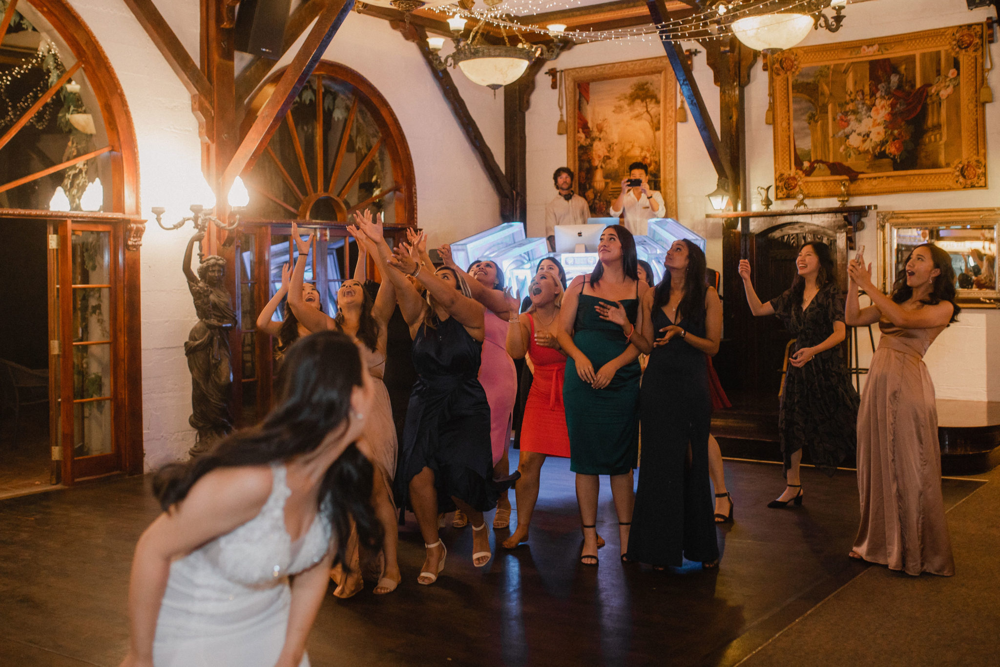 bridal bouquet toss