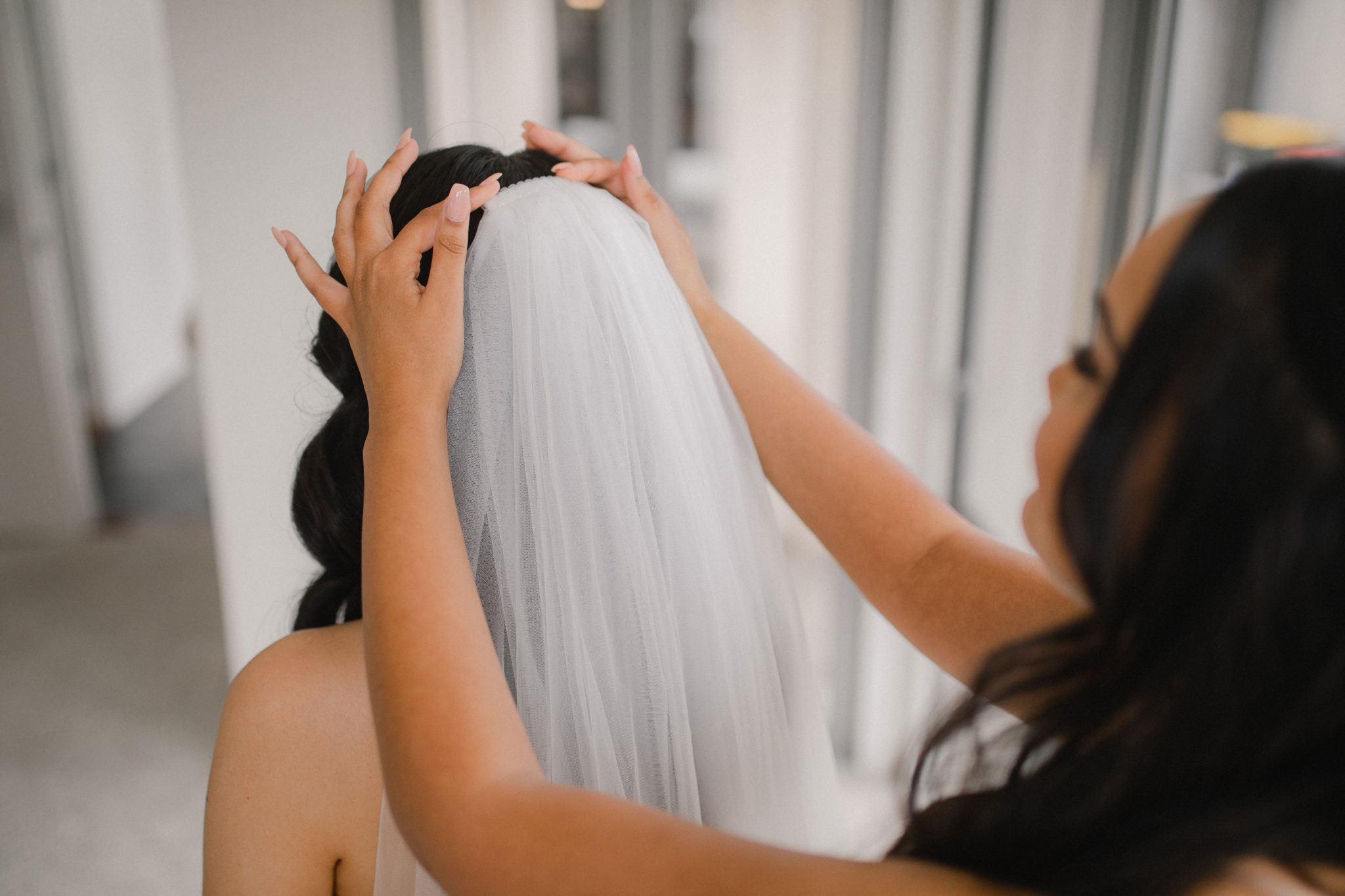 bride putting on her veil