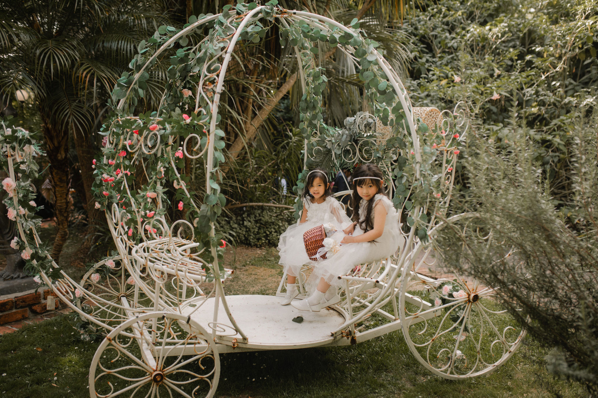 flower girls at settlers country manor