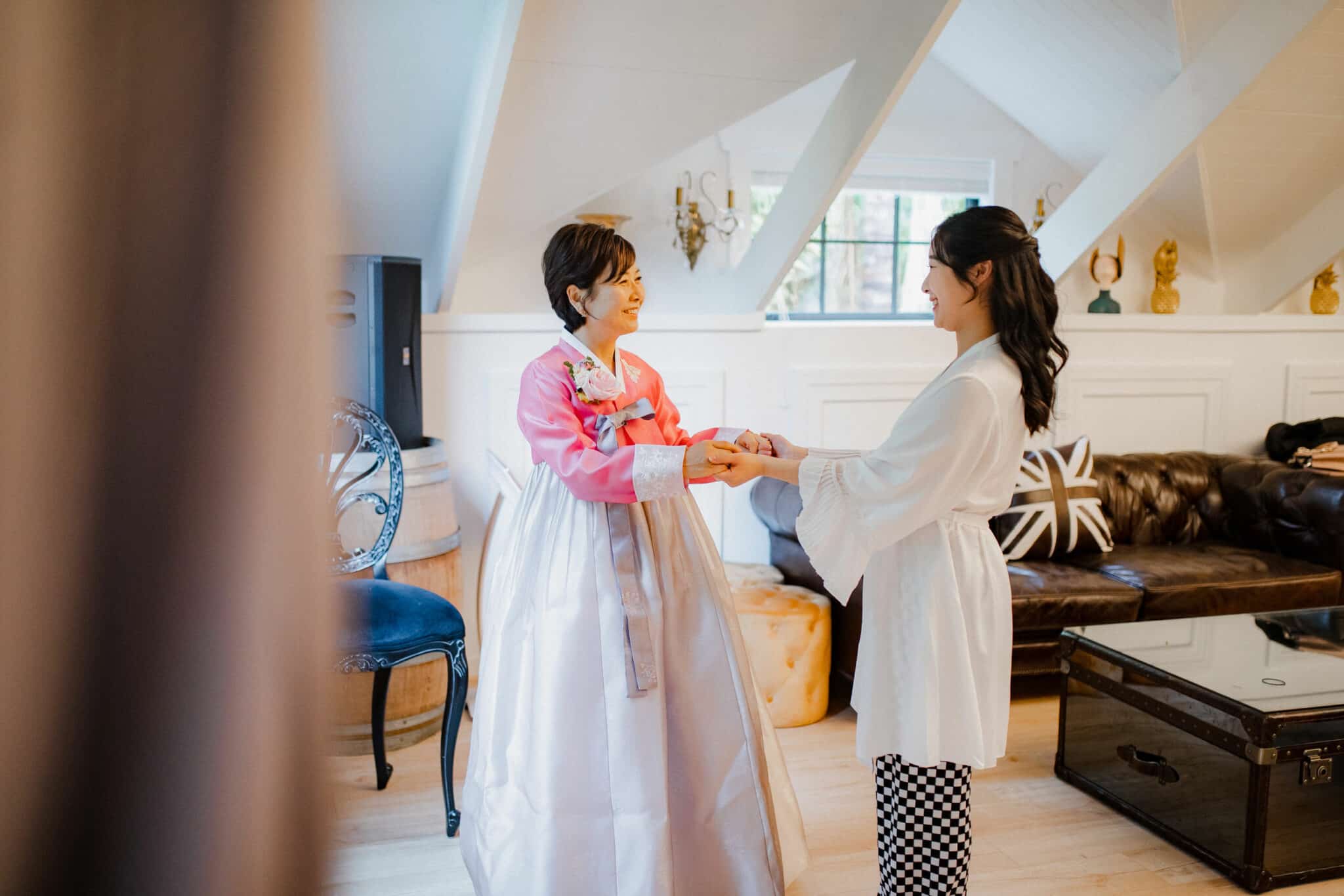 bride and her mother sharing a moment