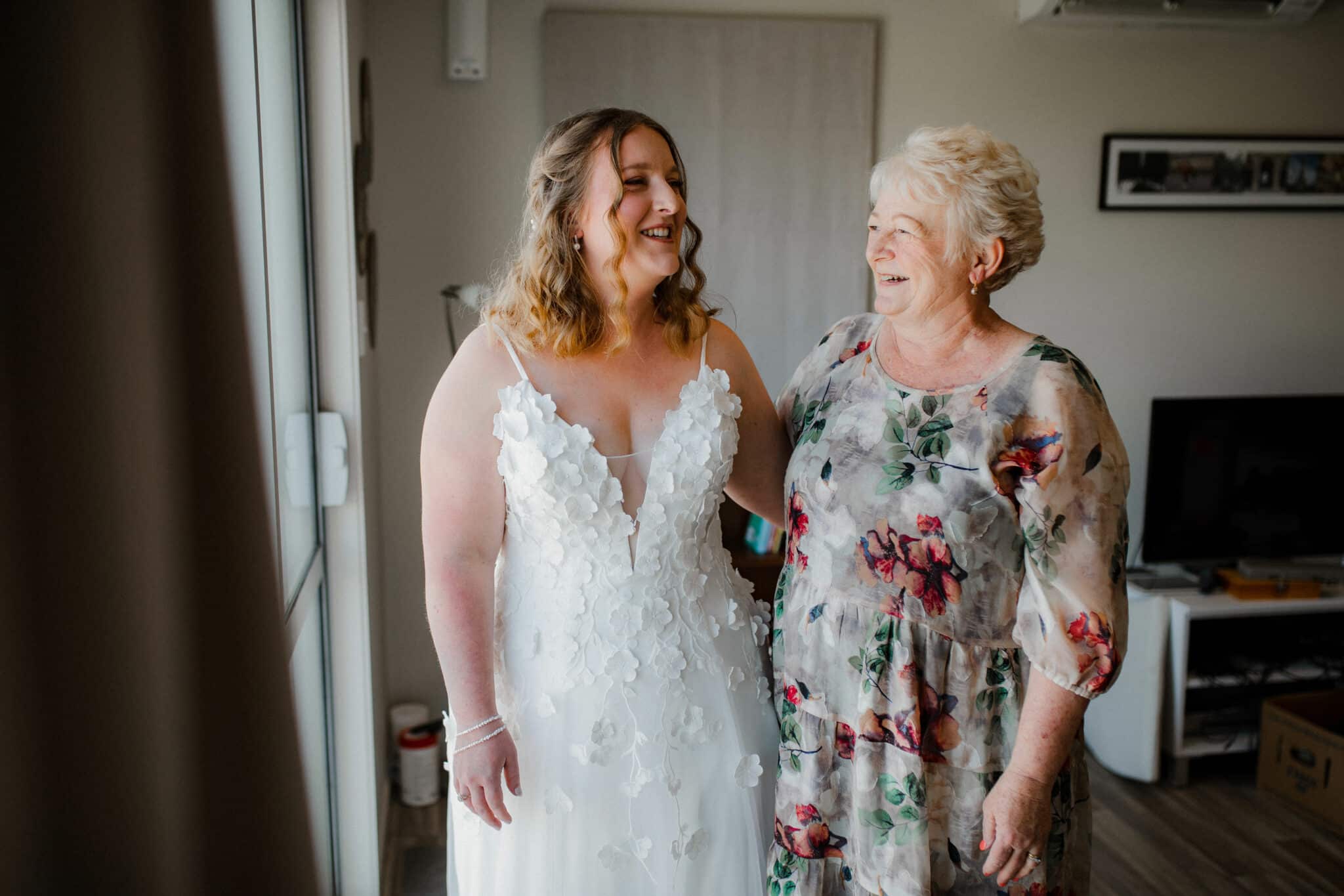 bride and mother photo