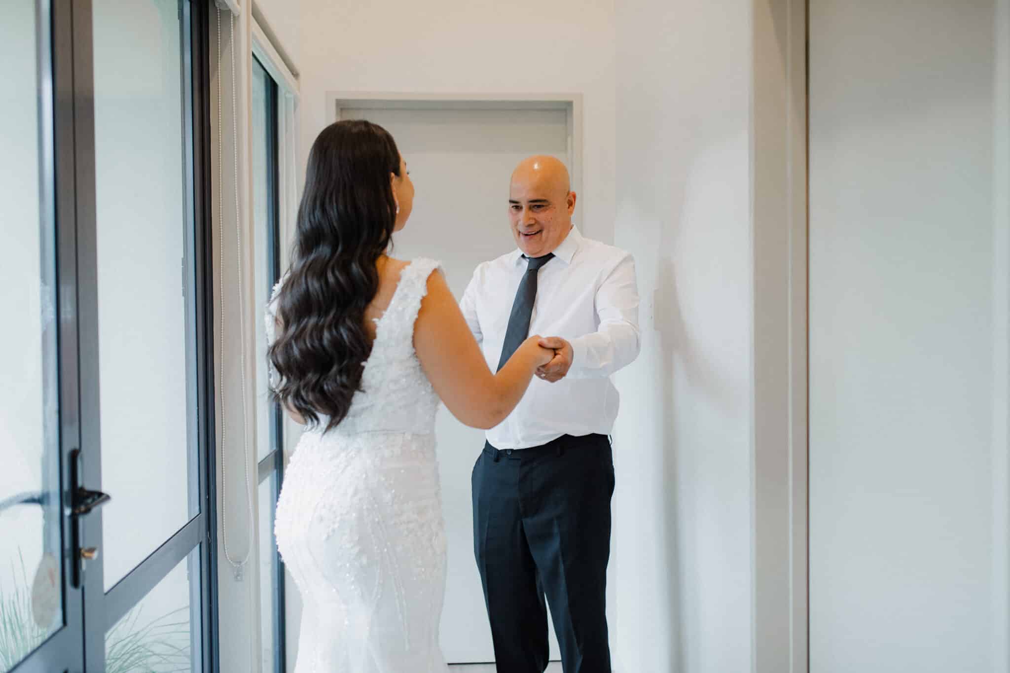 father seeing the bride for the first time
