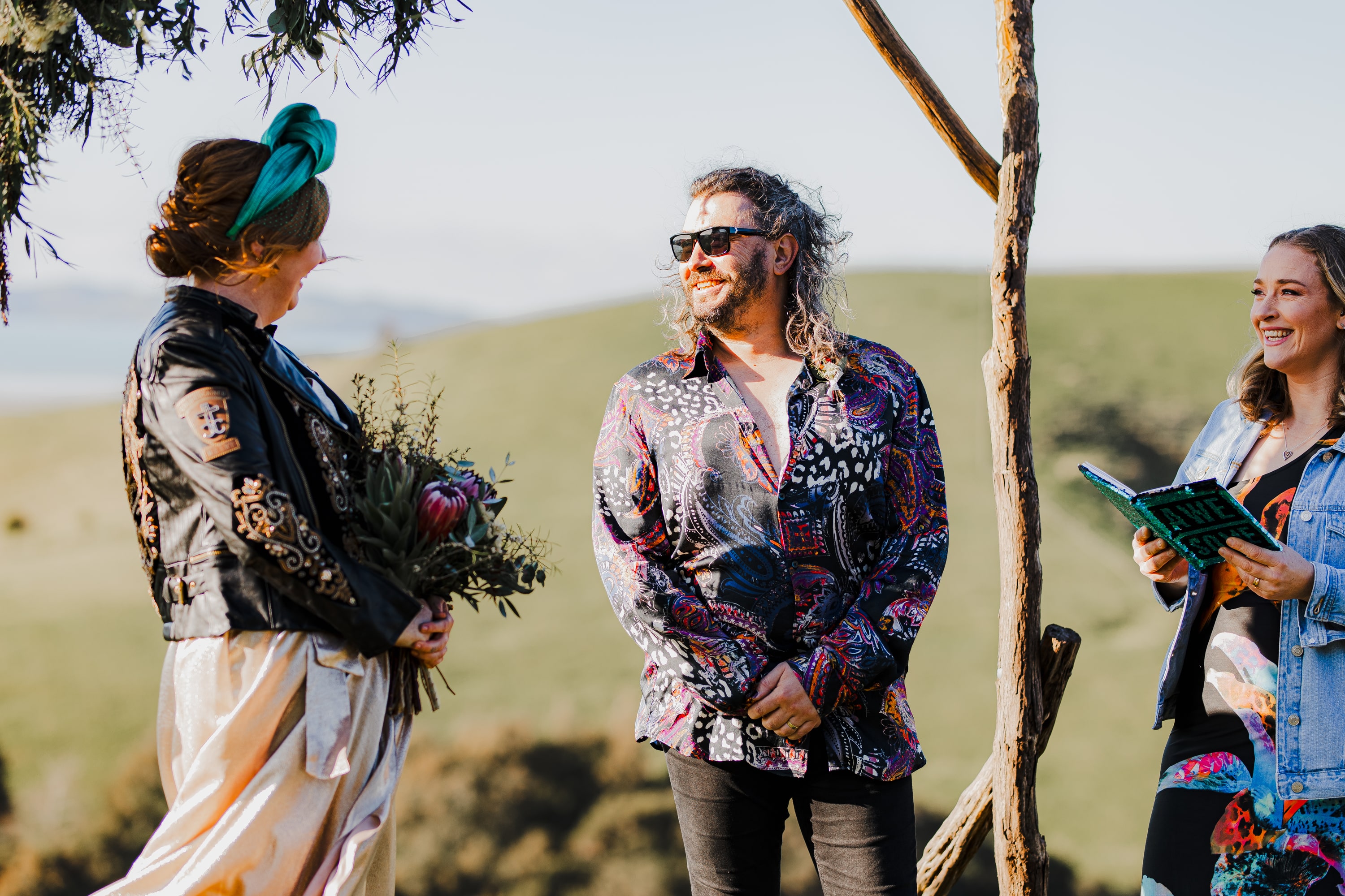 bride and groom at kauri bay boomrock